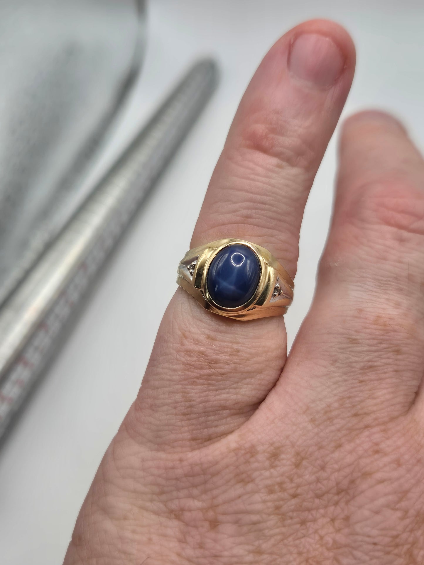 9ct gold star sapphire and diamond ring