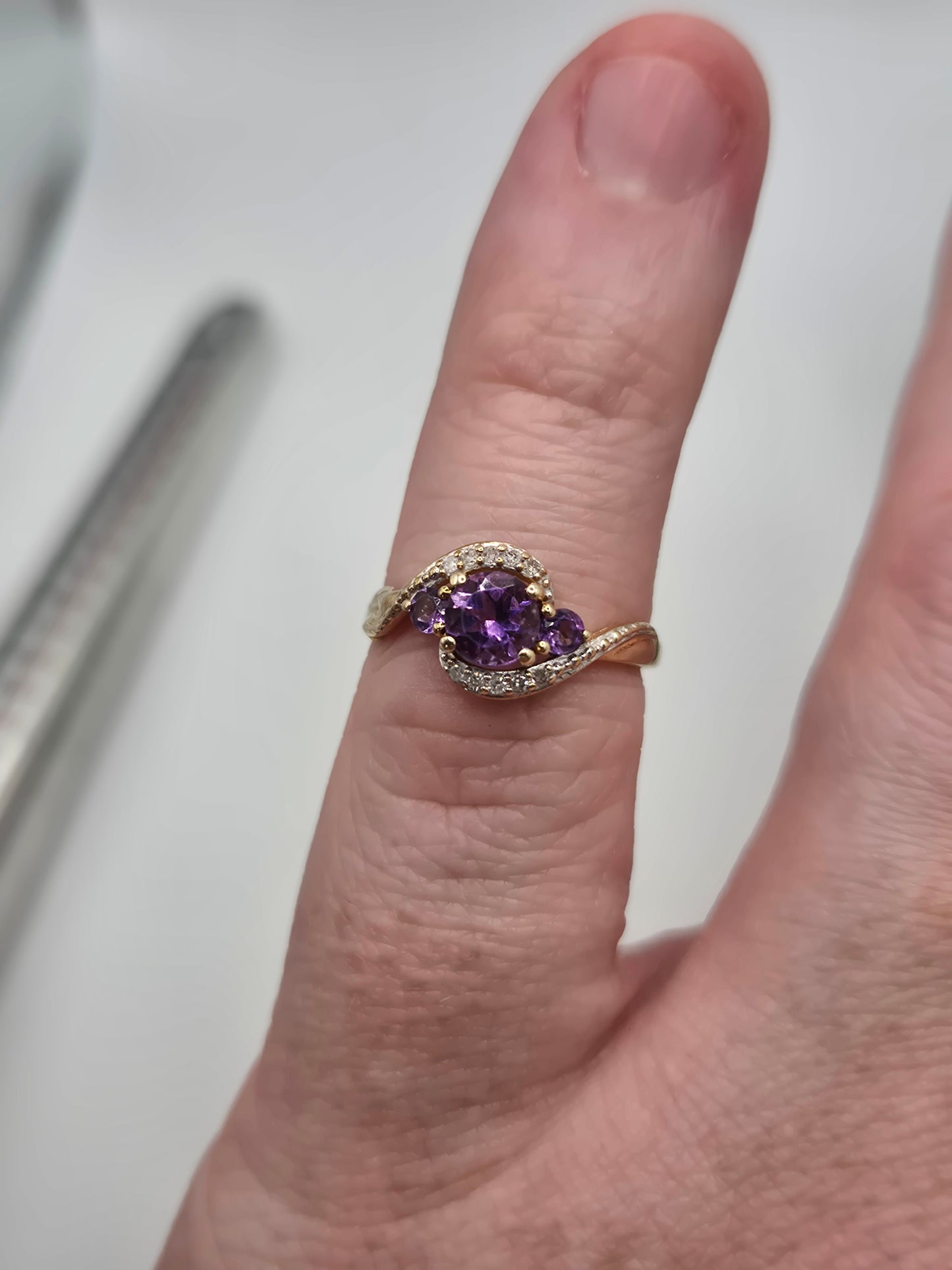 9ct gold amethyst and diamond ring