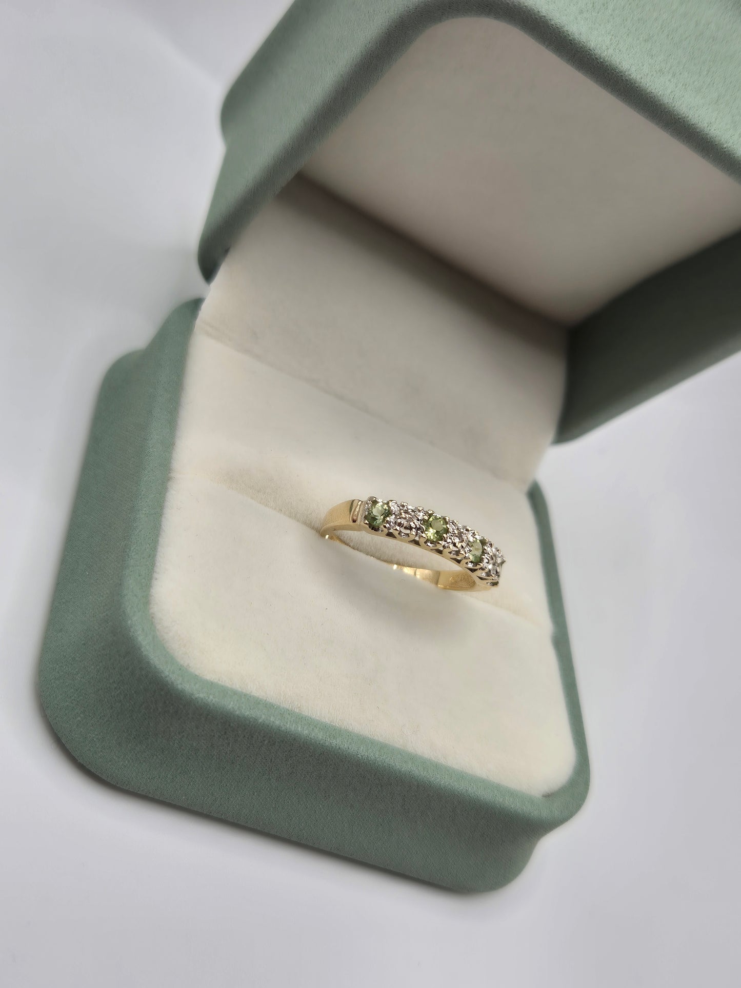 9ct gold peridot and diamond ring