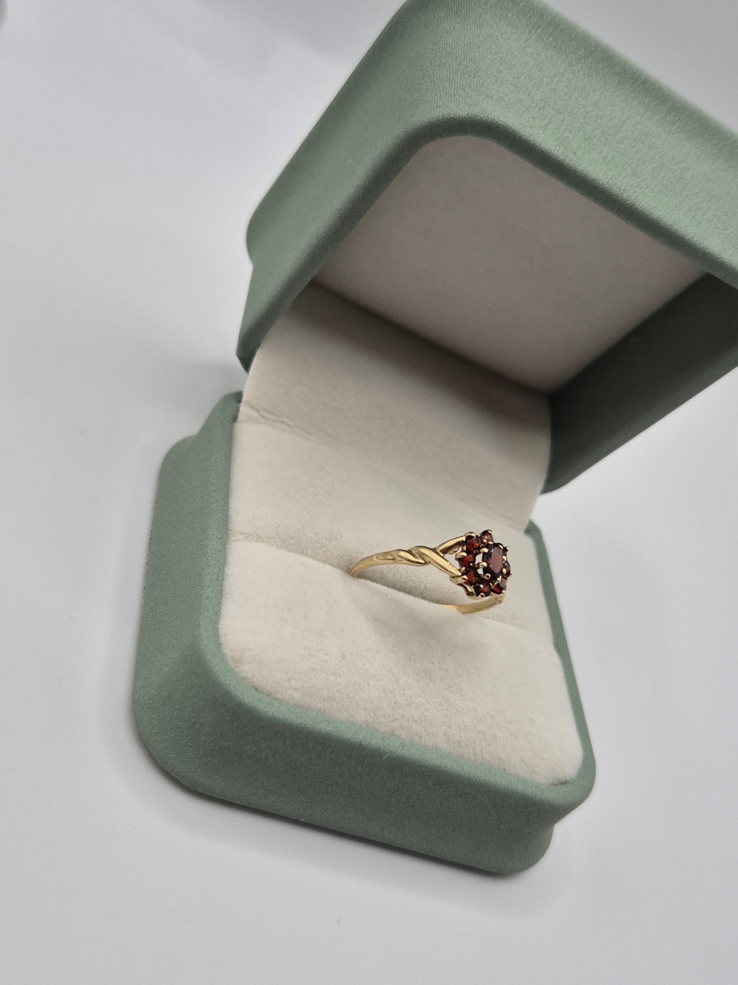9ct gold garnet cluster ring