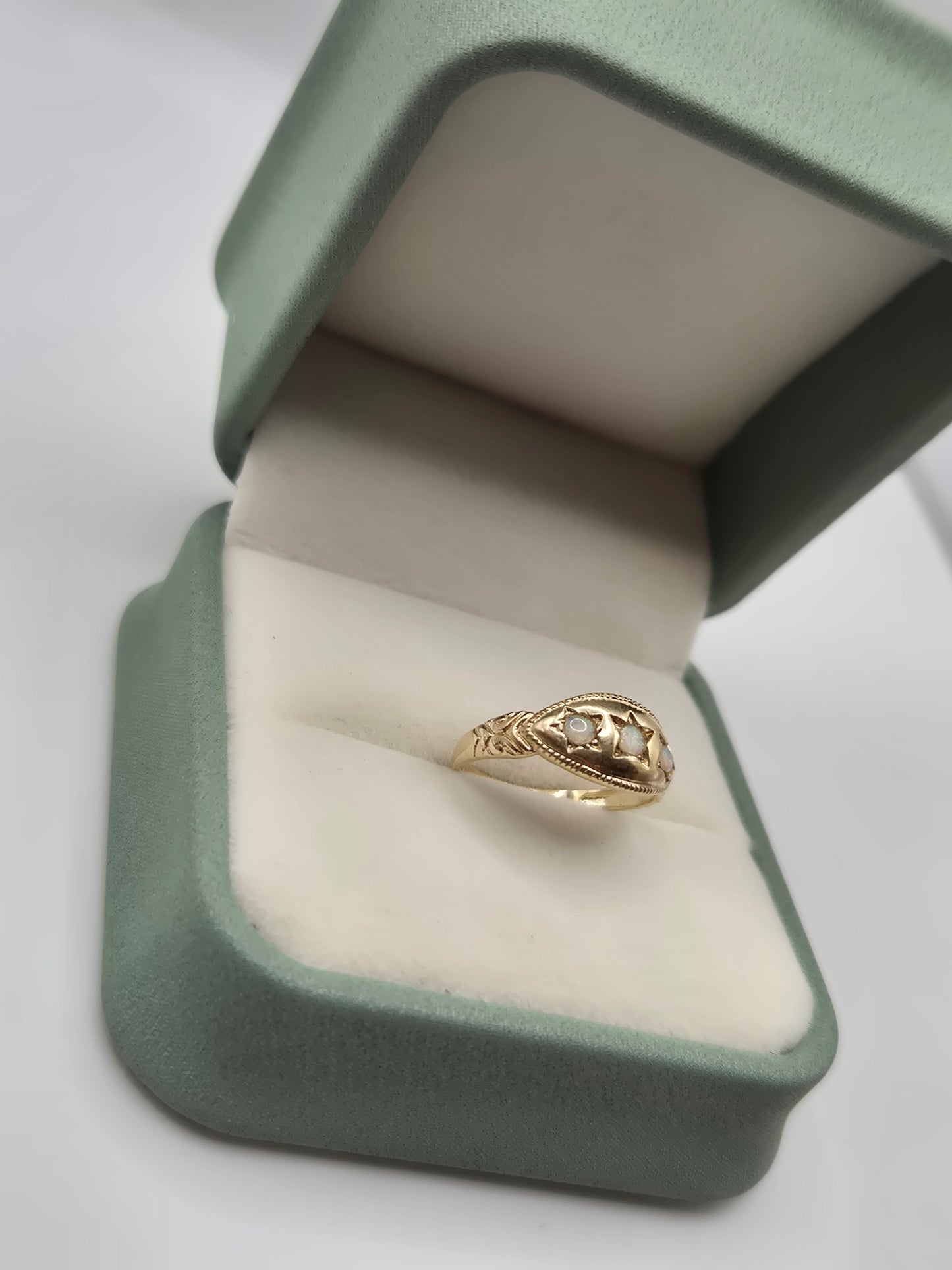 9ct gold opal gypsy ring