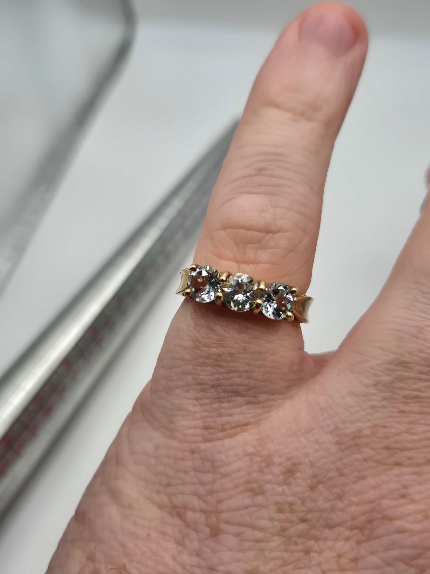 9ct gold aquamarine ring