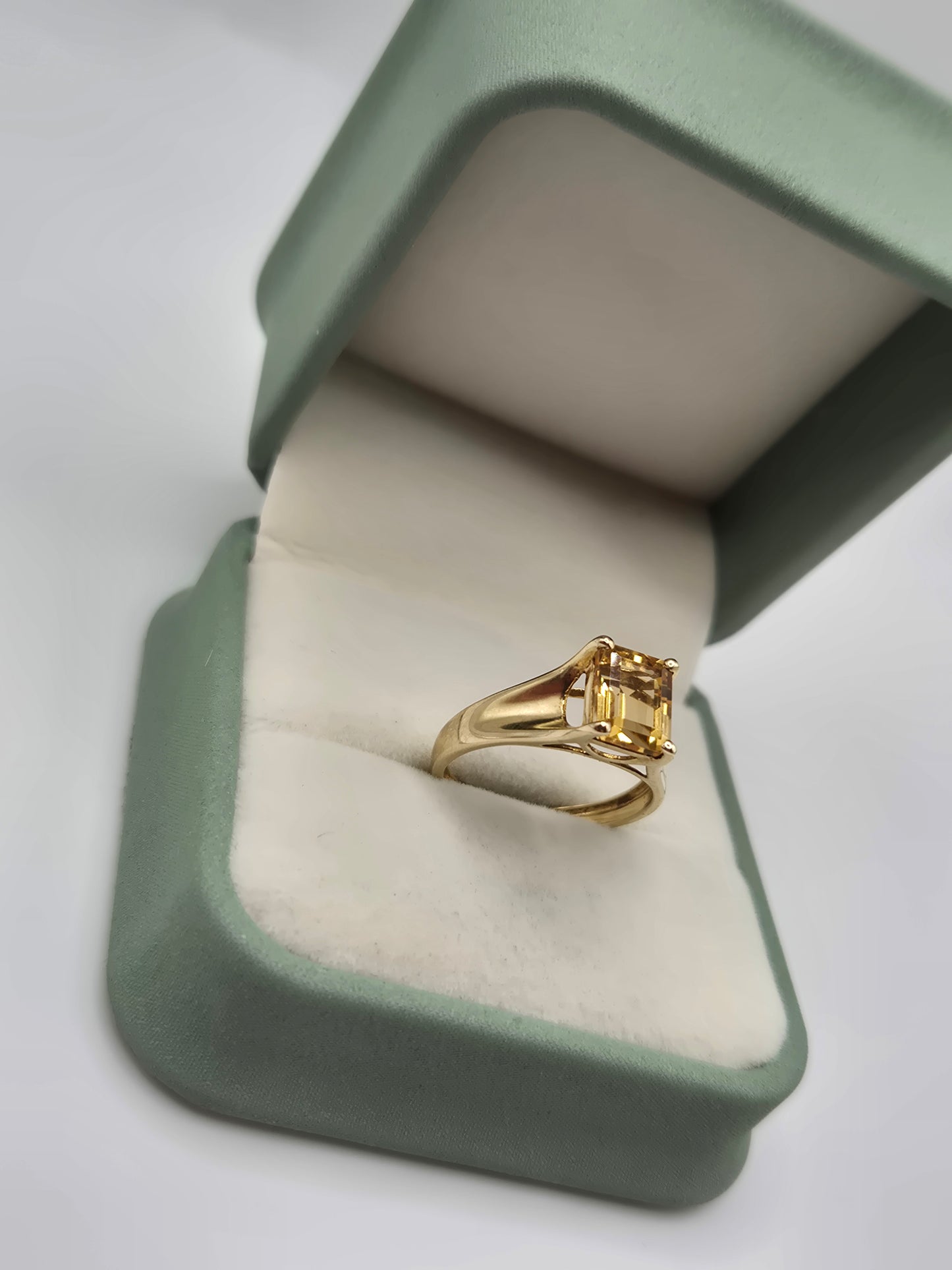 9ct gold citrine ring