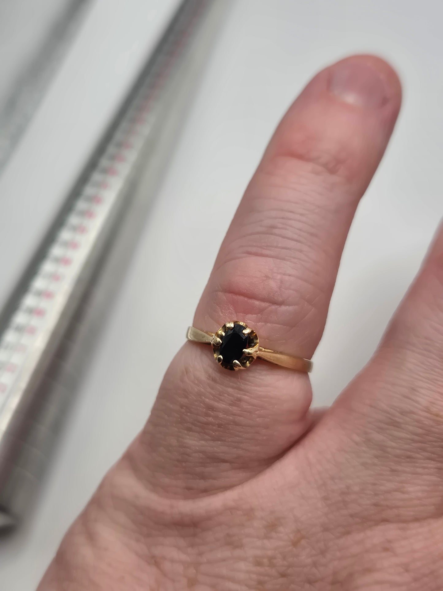 9ct gold sapphire ring