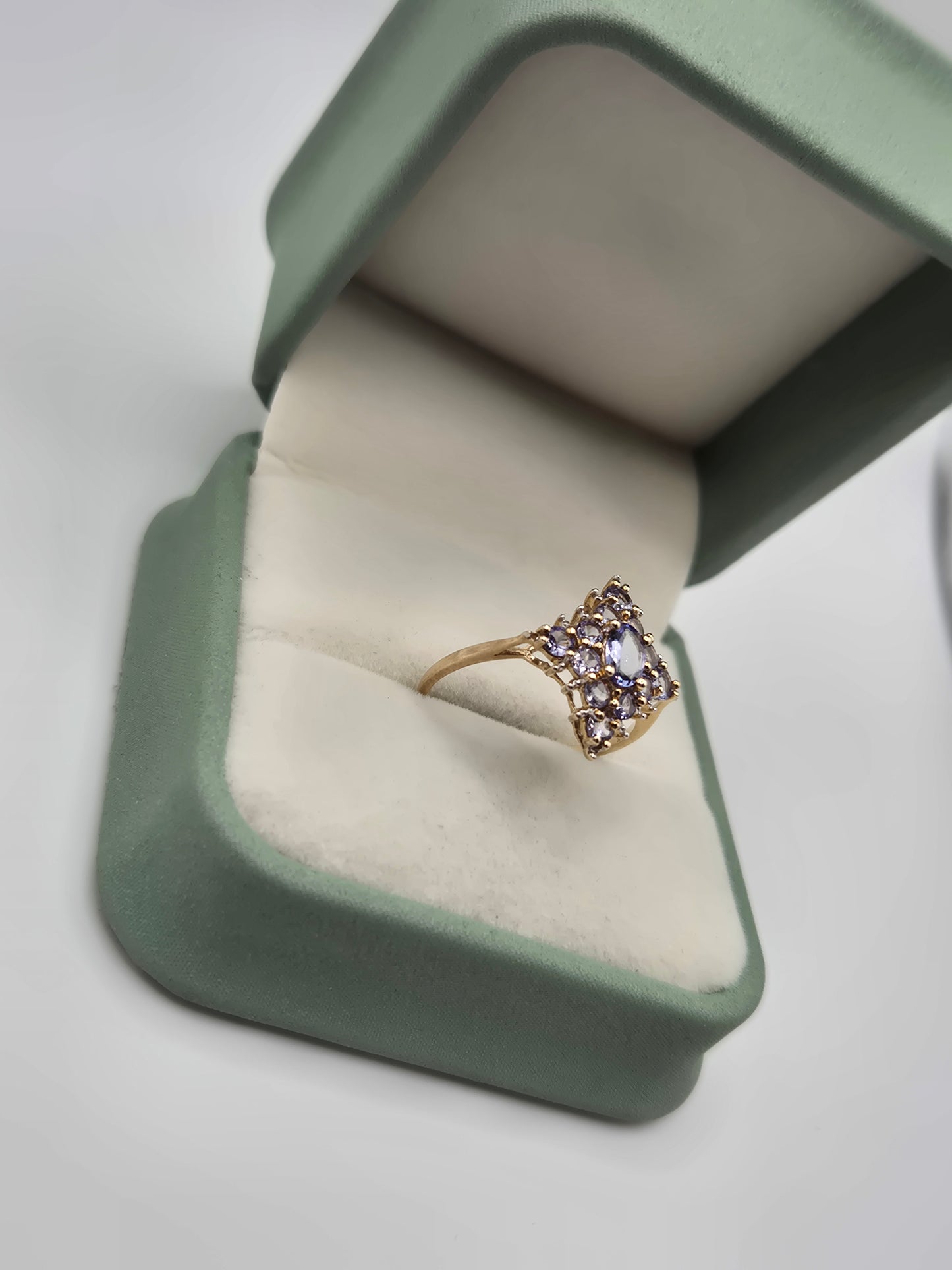 9ct gold tanzanite and diamond ring