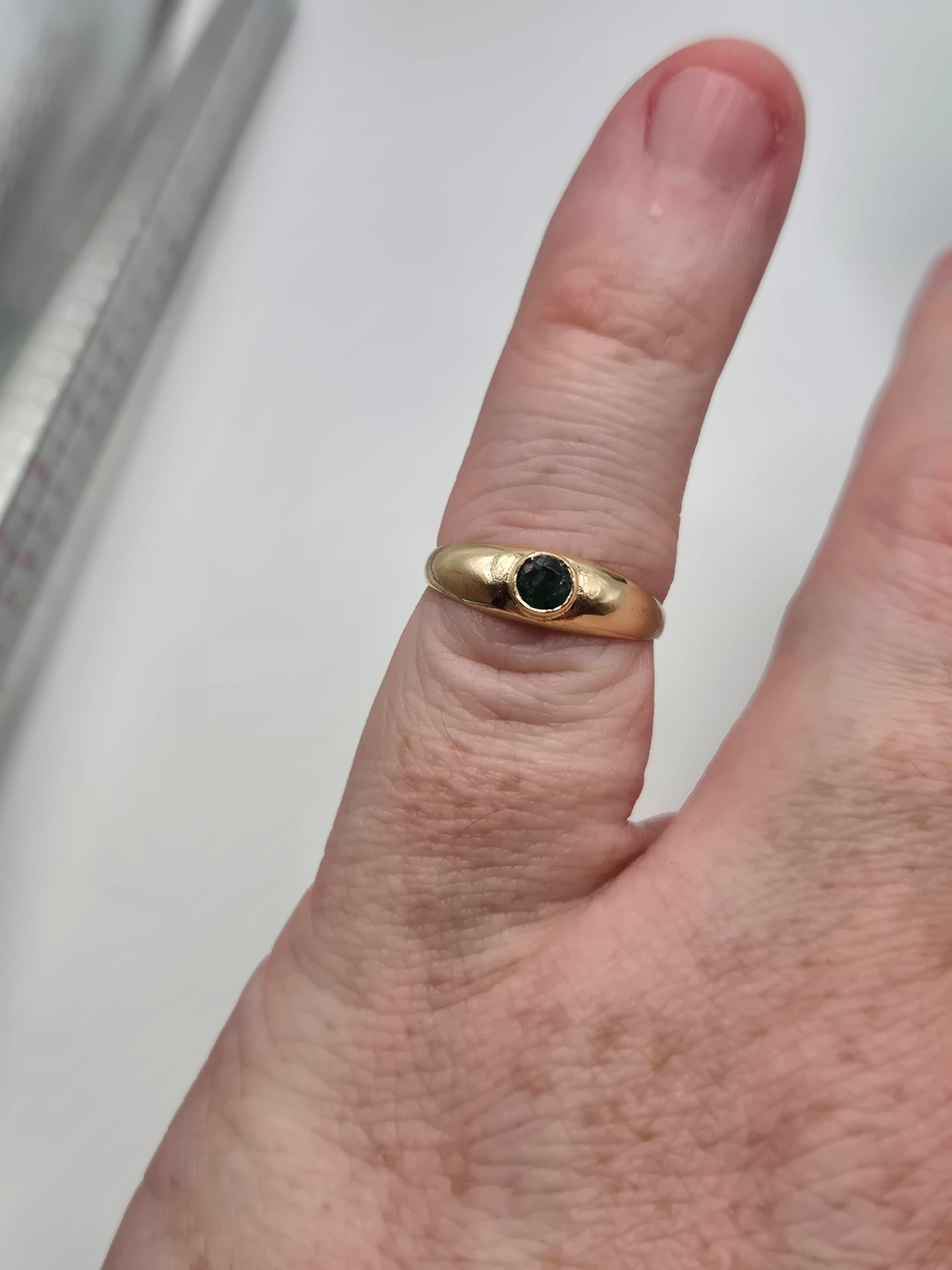 9ct gold emerald gypsy ring