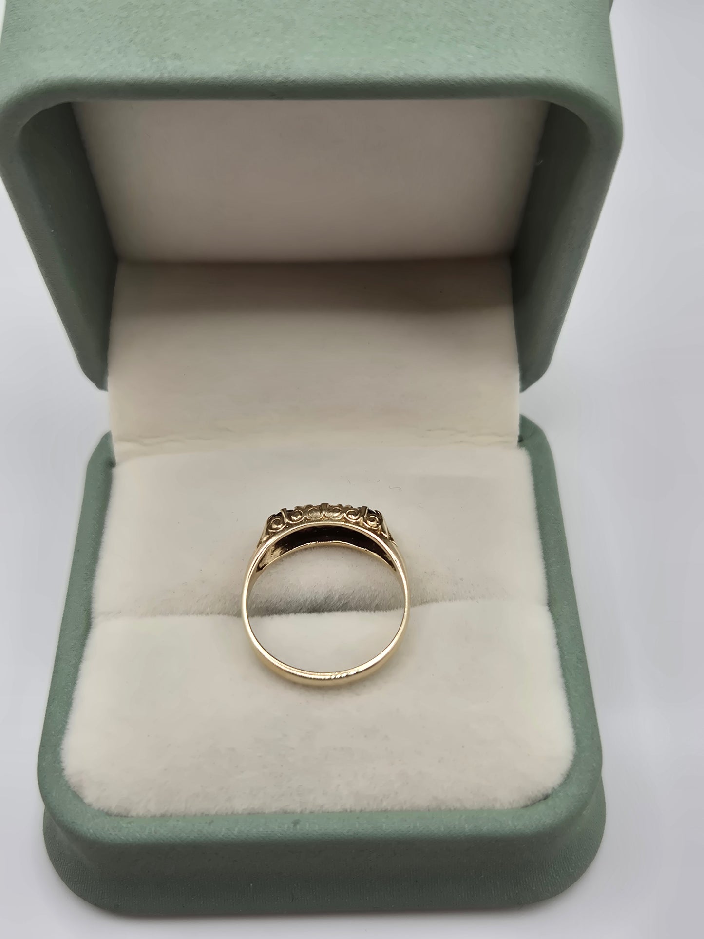 9ct gold sapphire and diamond ring