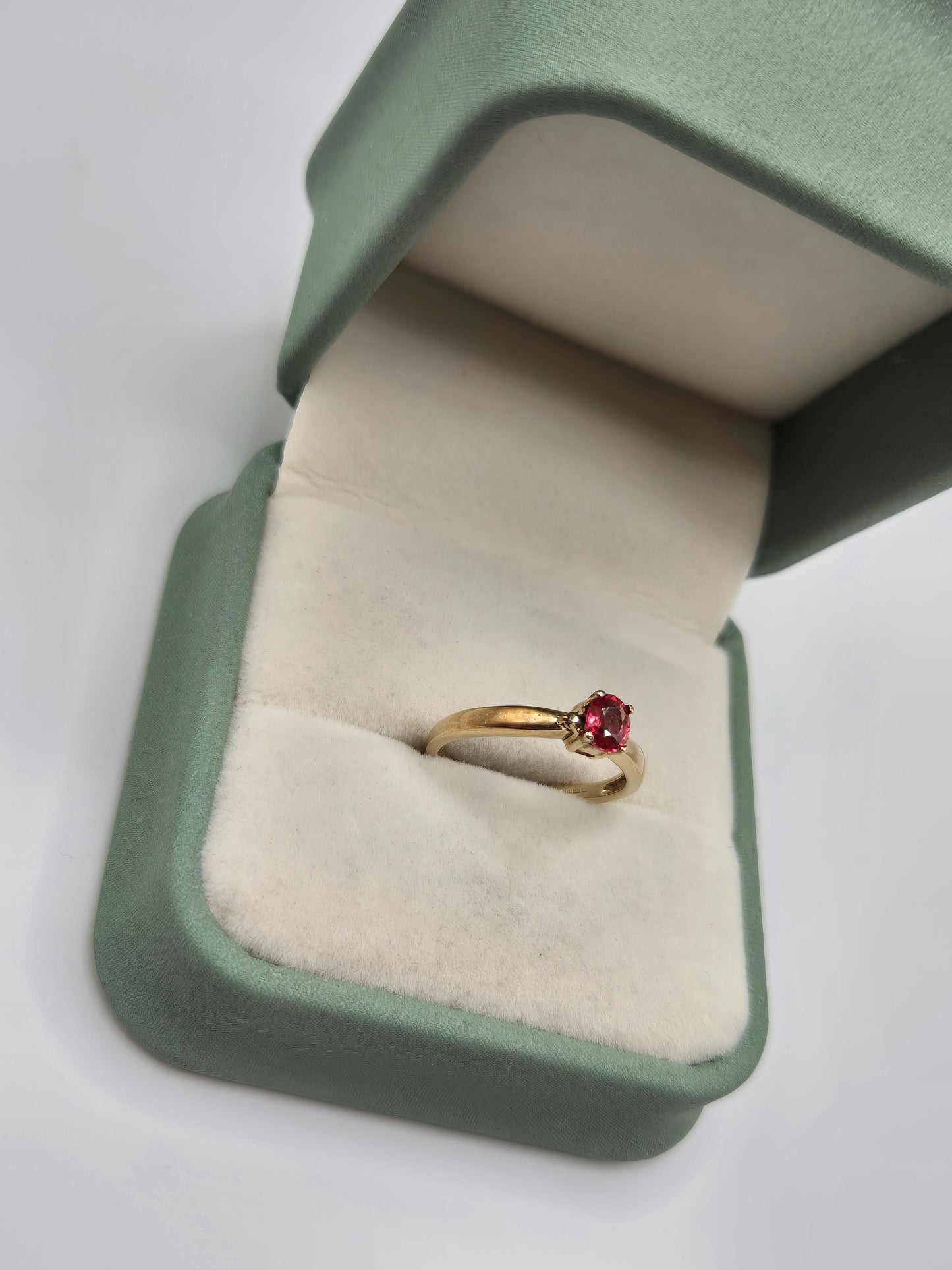 9ct gold tourmaline ring