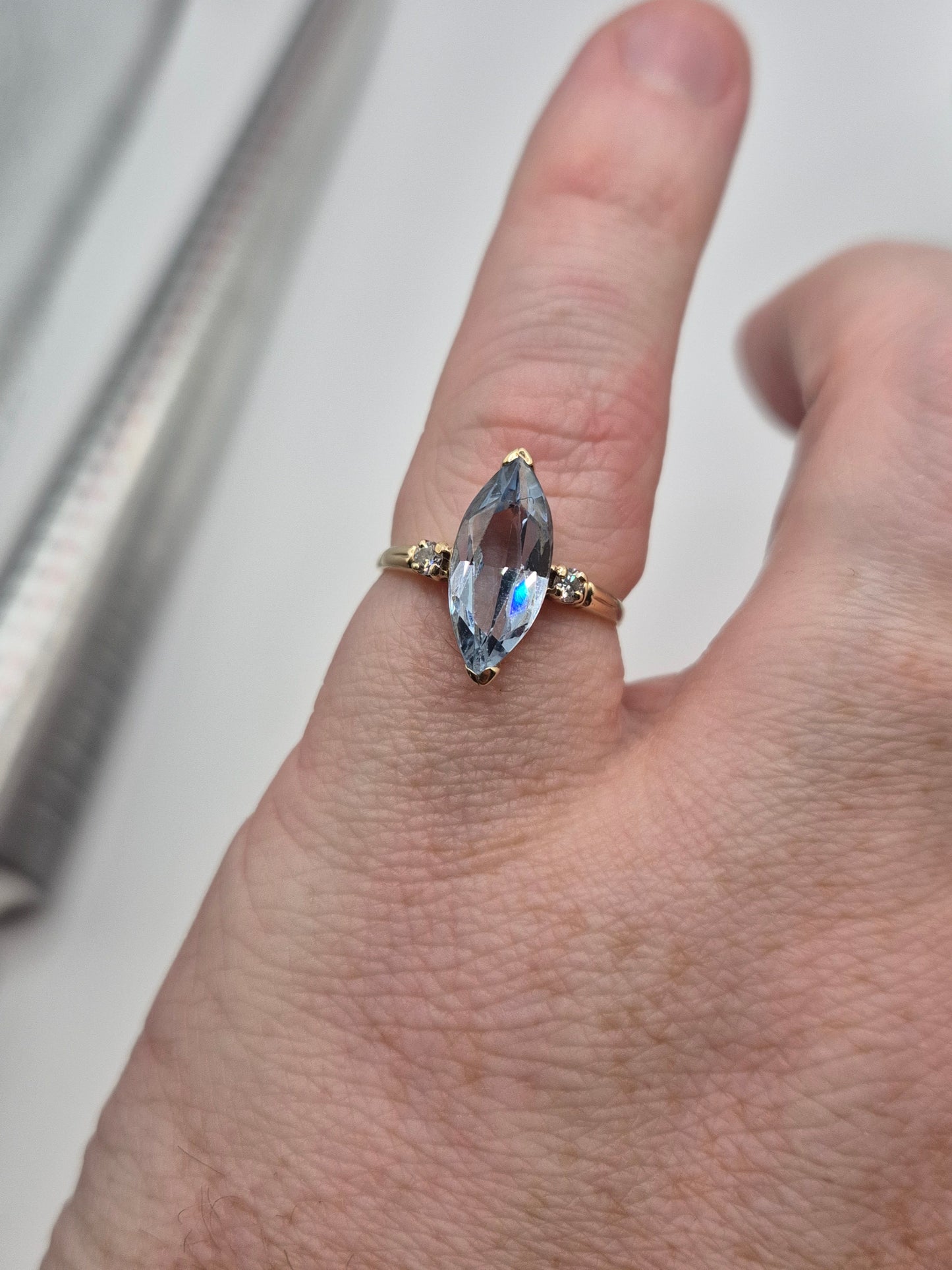 9ct gold aquamarine and diamond ring