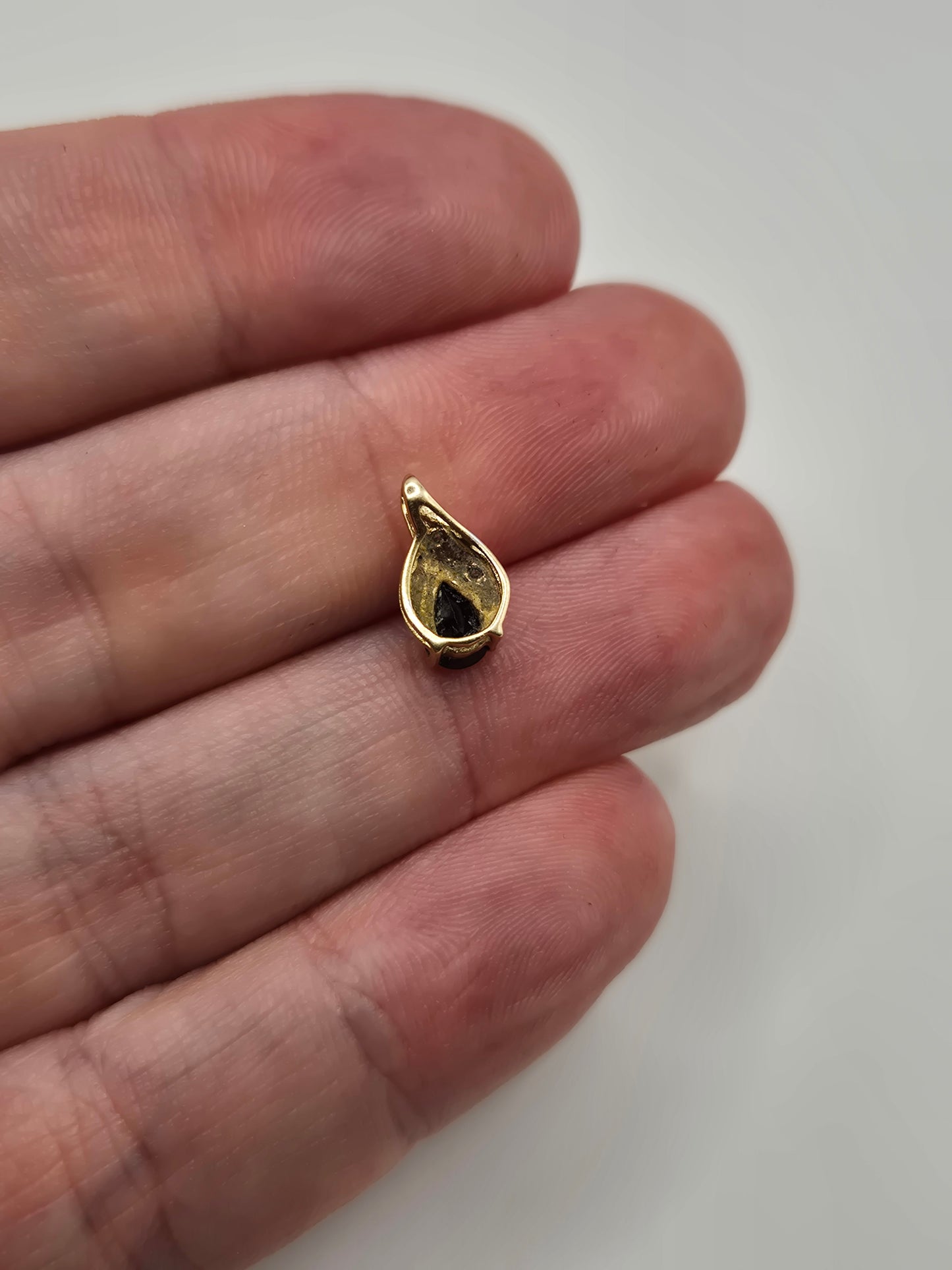 9ct gold sapphire and diamond pendant