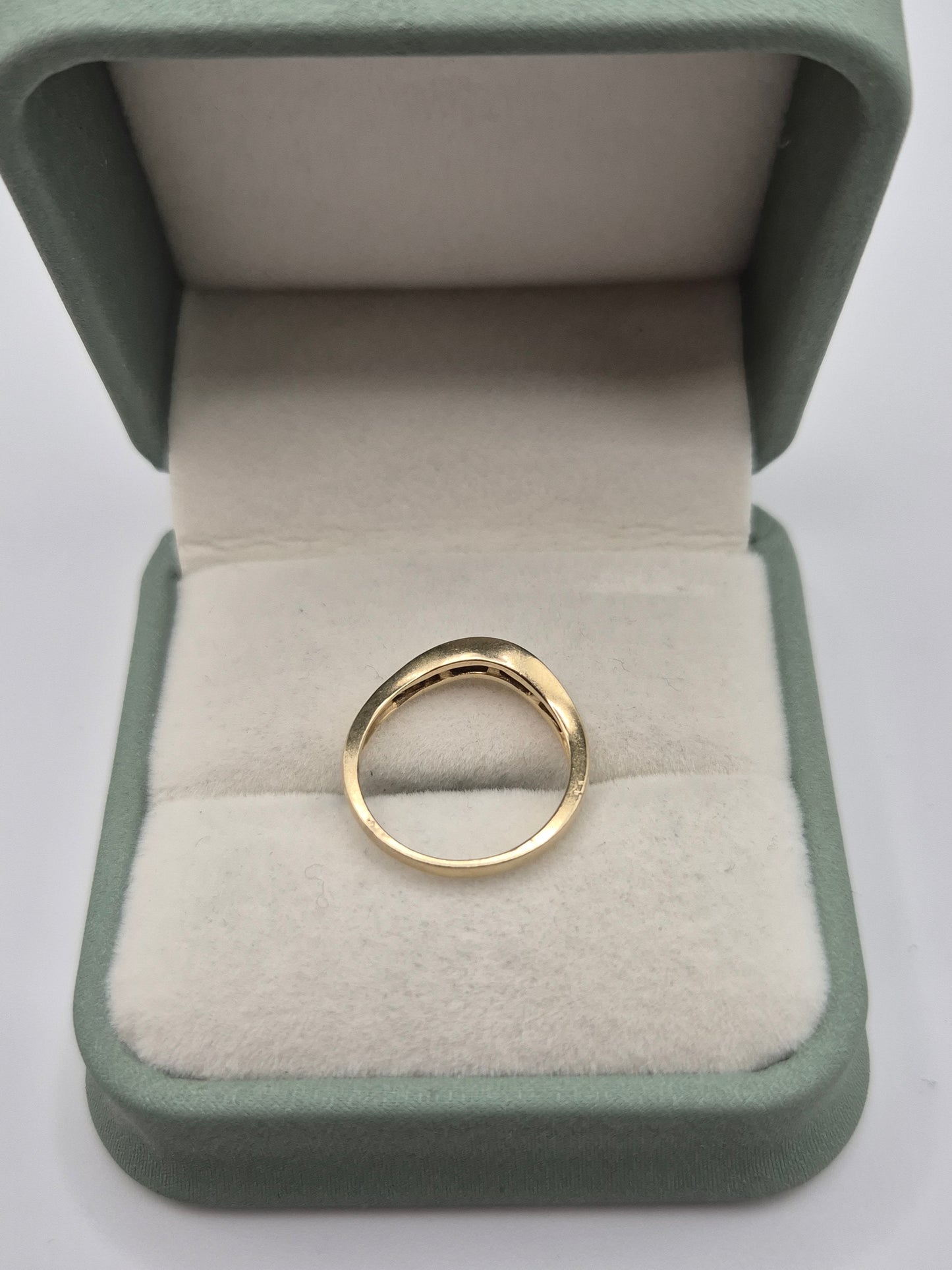 9ct gold cz ring