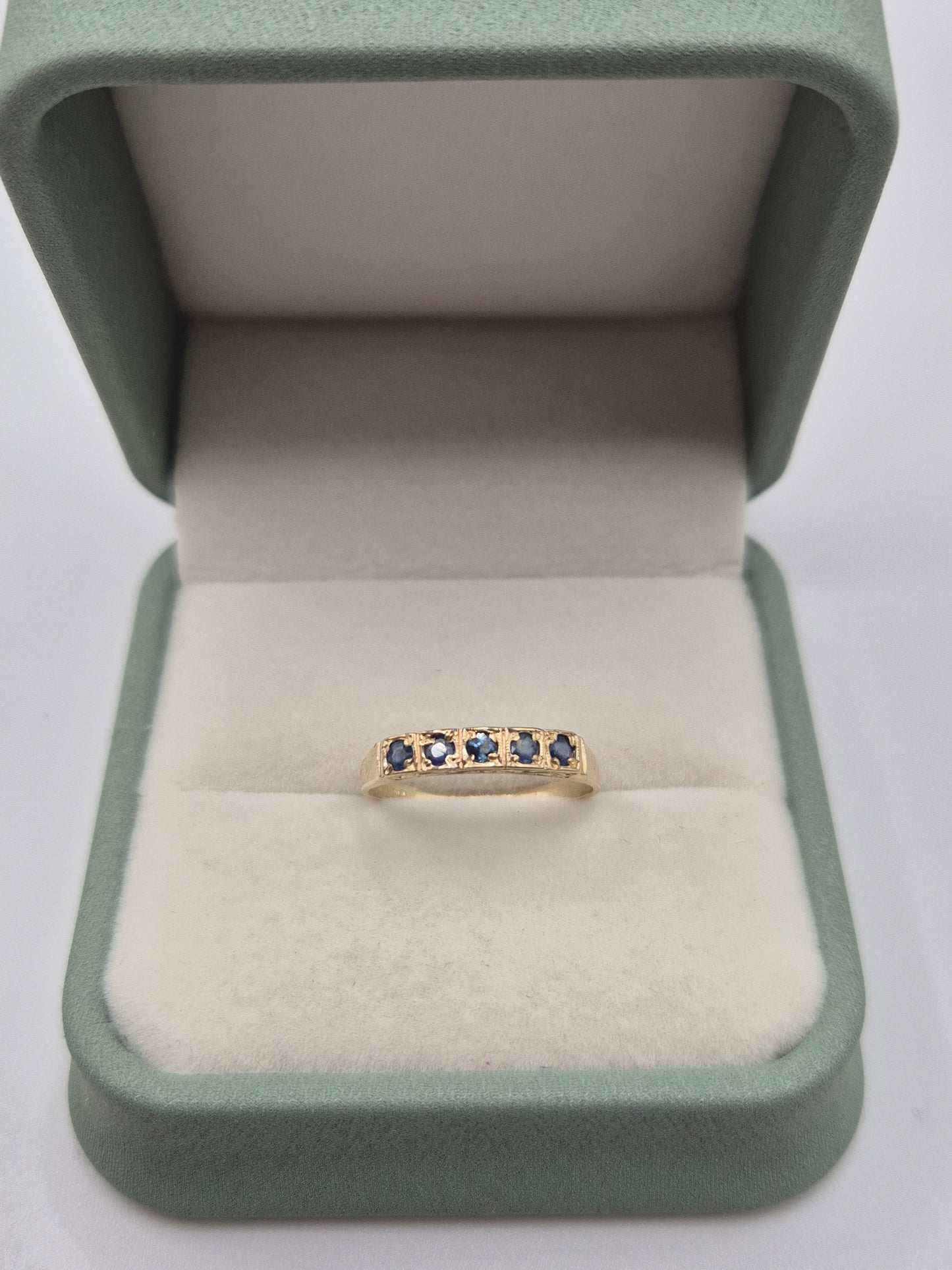 9ct gold sapphire ring