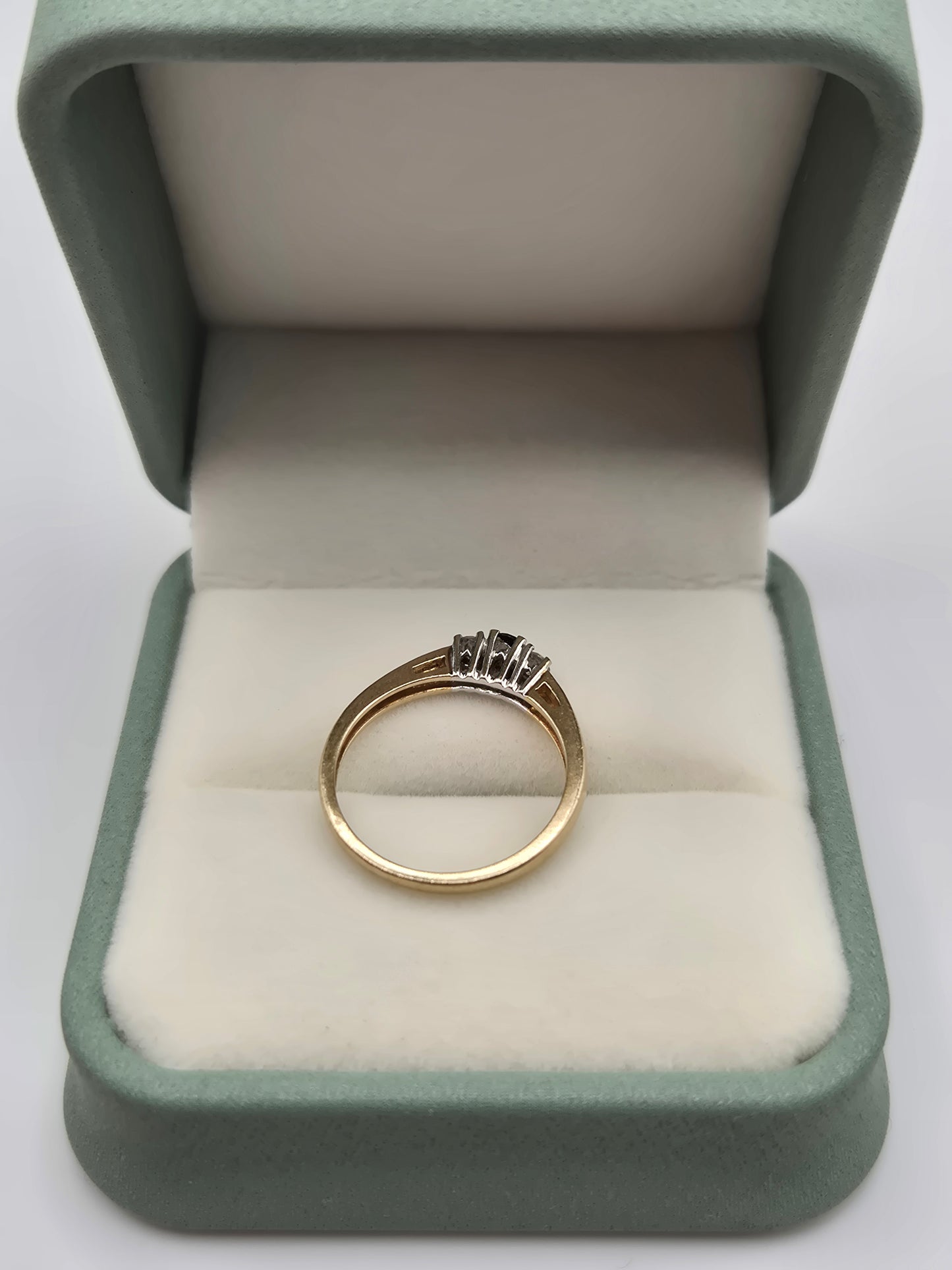 9ct gold sapphire and diamond ring