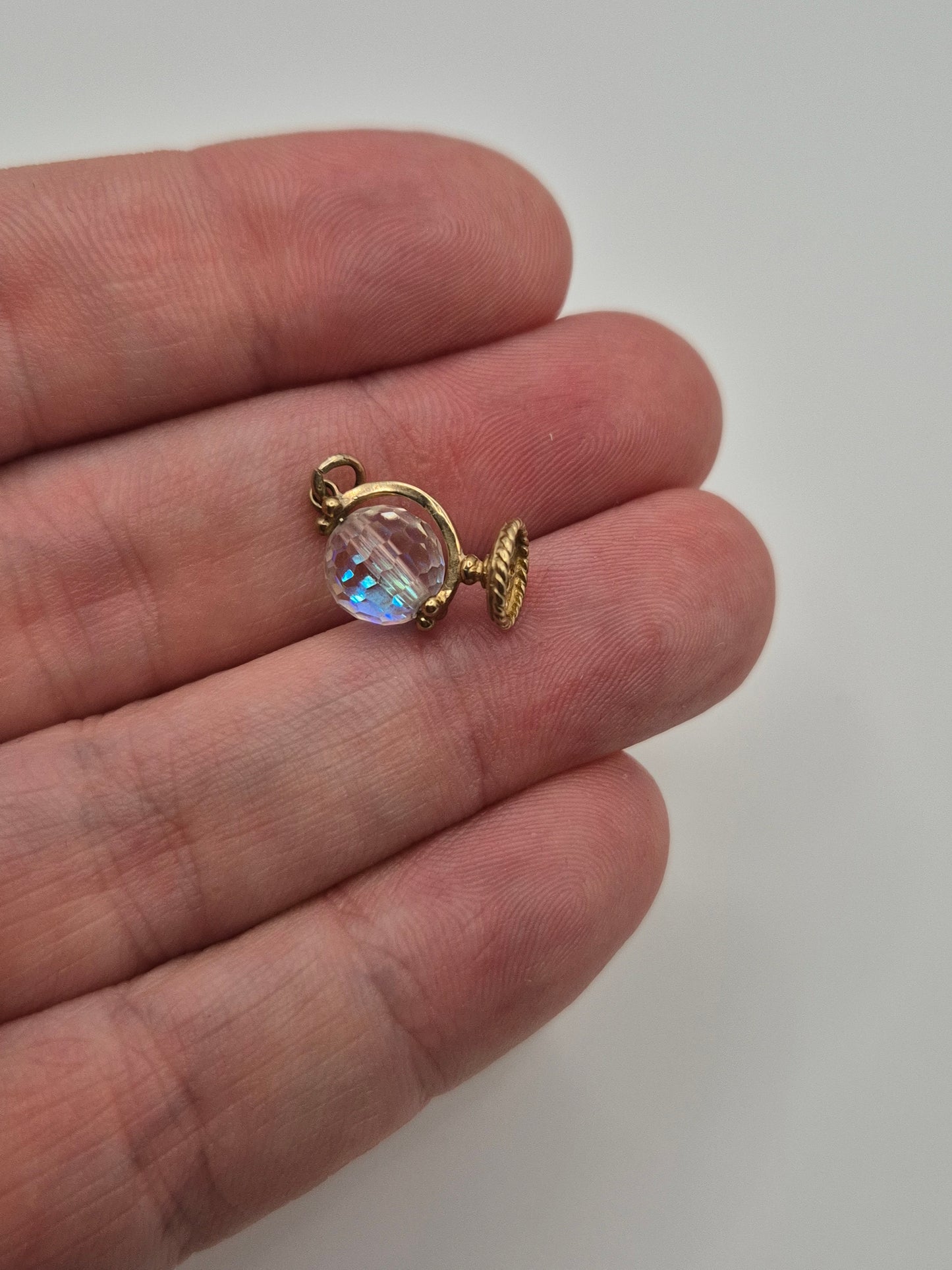 9ct gold globe charm
