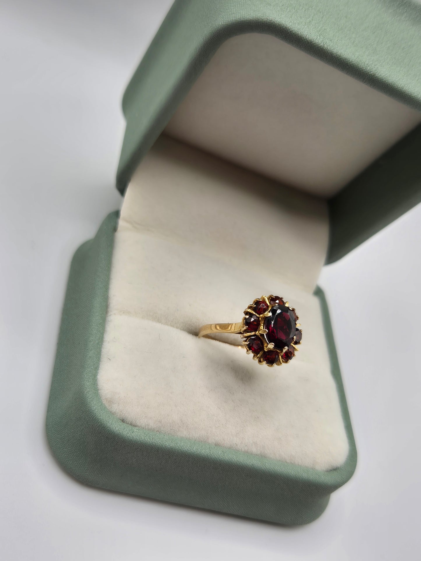 9ct gold garnet cluster ring