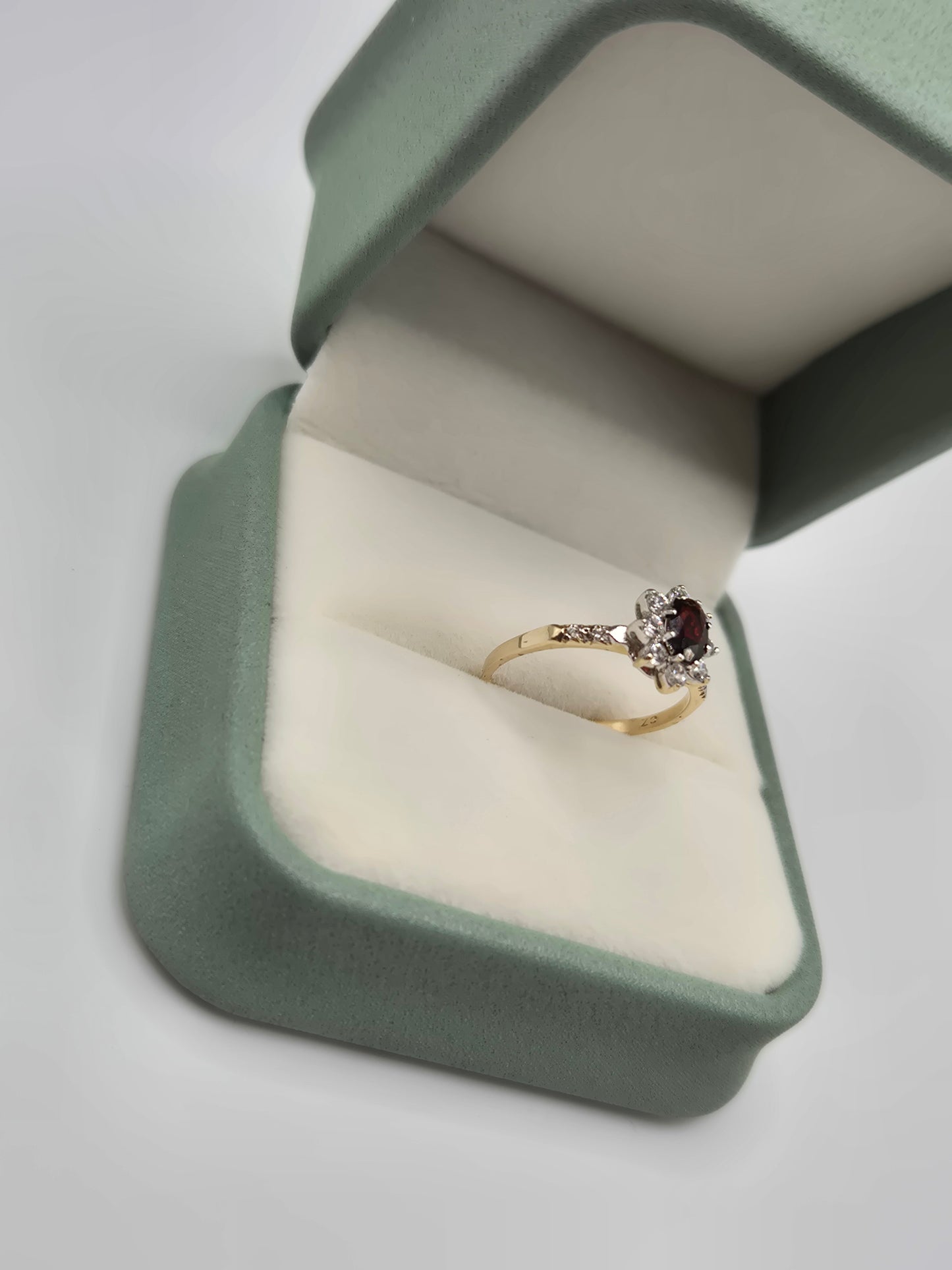 9ct gold garnet and cz ring
