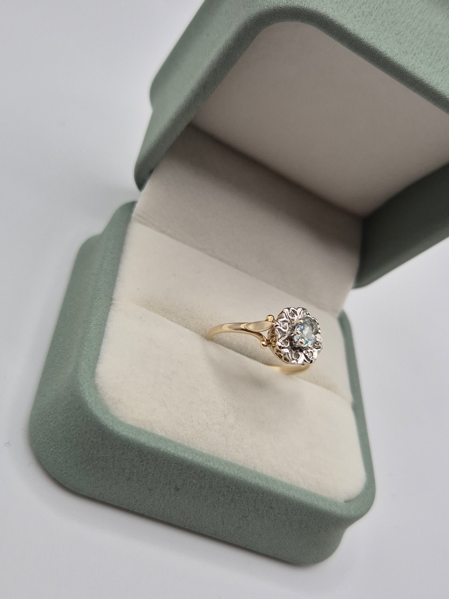 9ct gold topaz and diamond ring