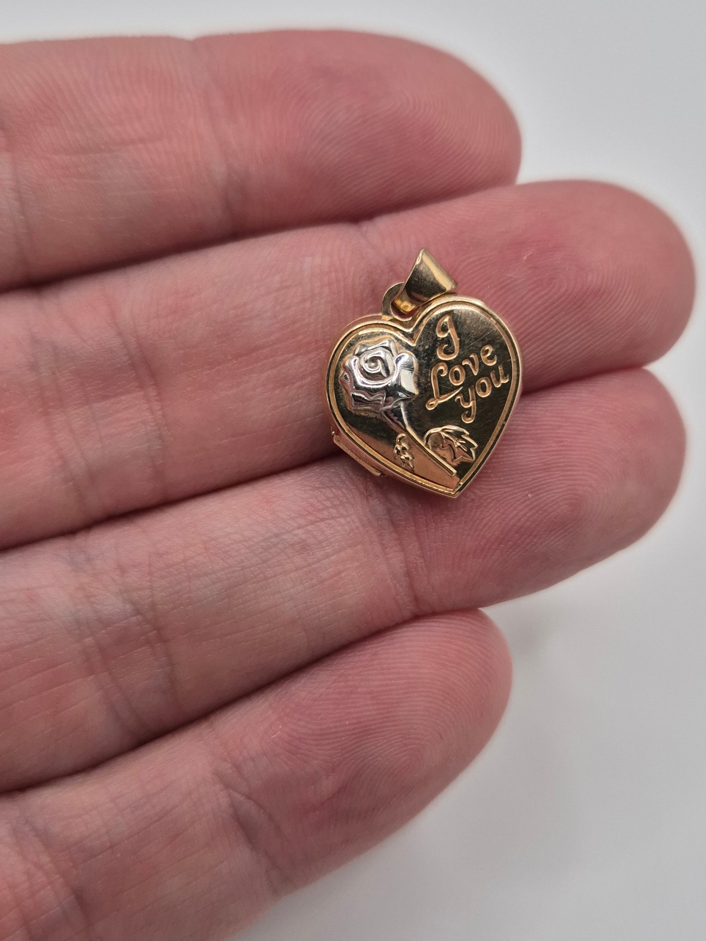 9ct gold "I love you" locket