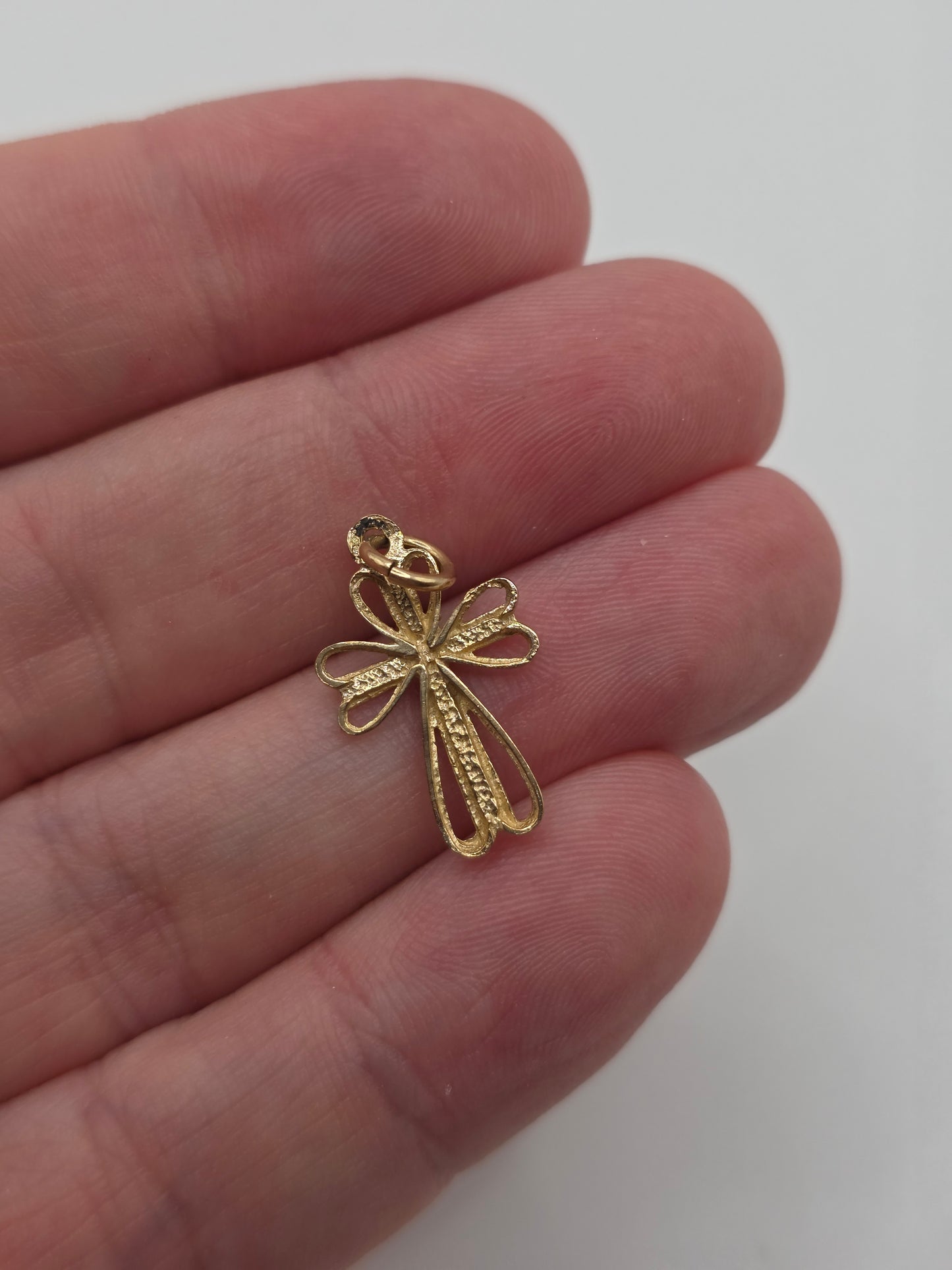 9ct gold cross pendant