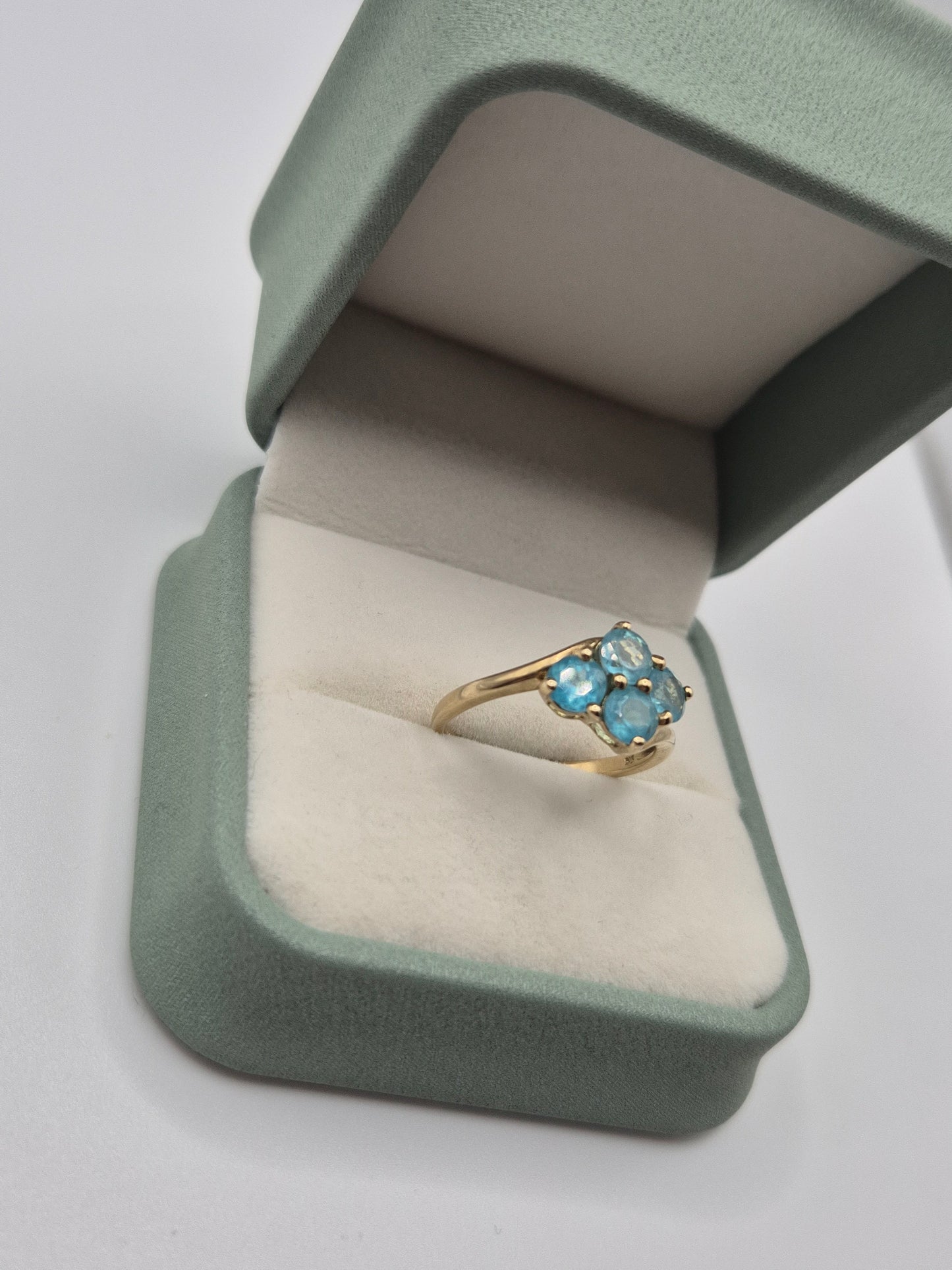 9ct gold blue apatite ring