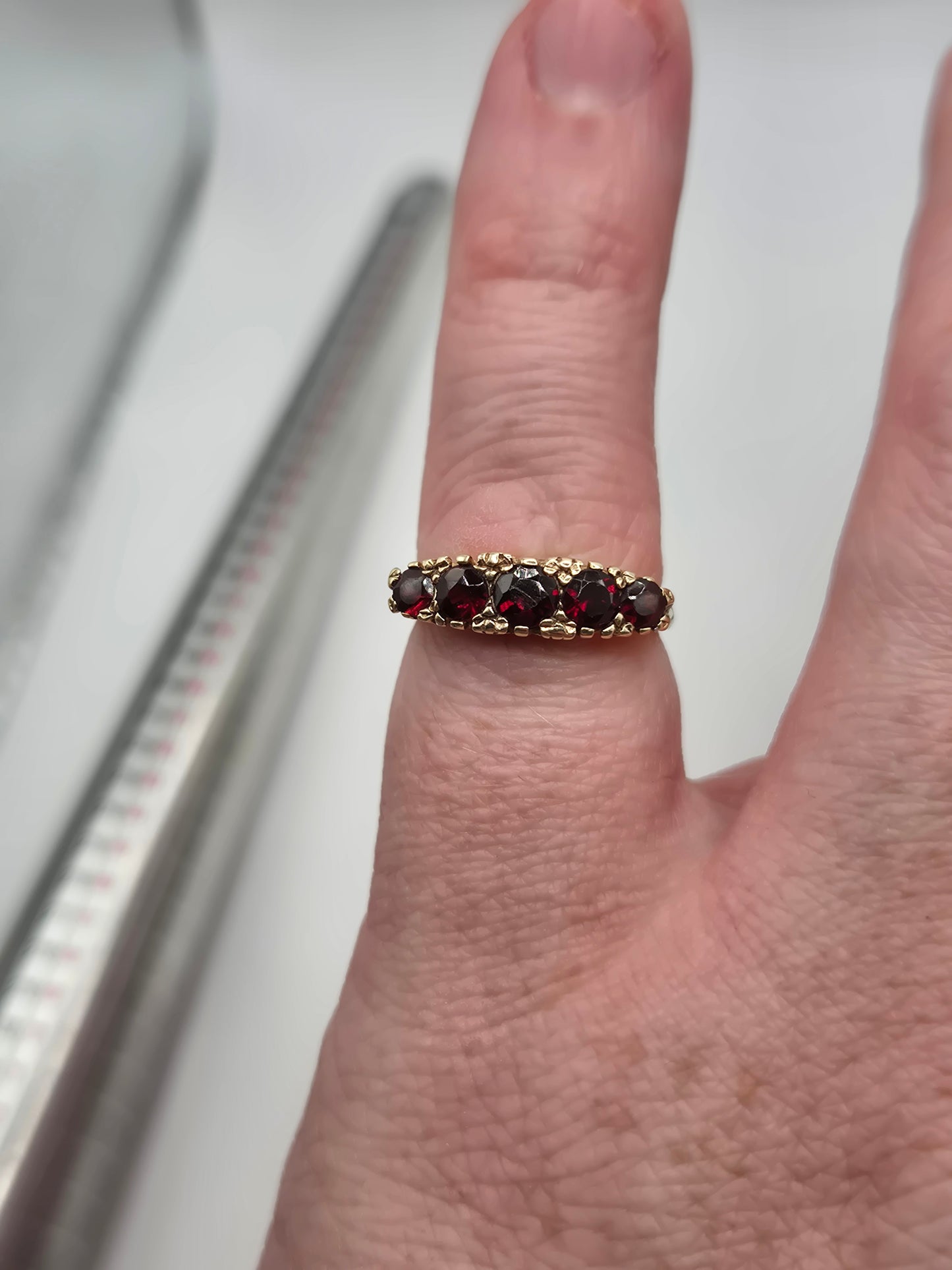9ct gold garnet ring