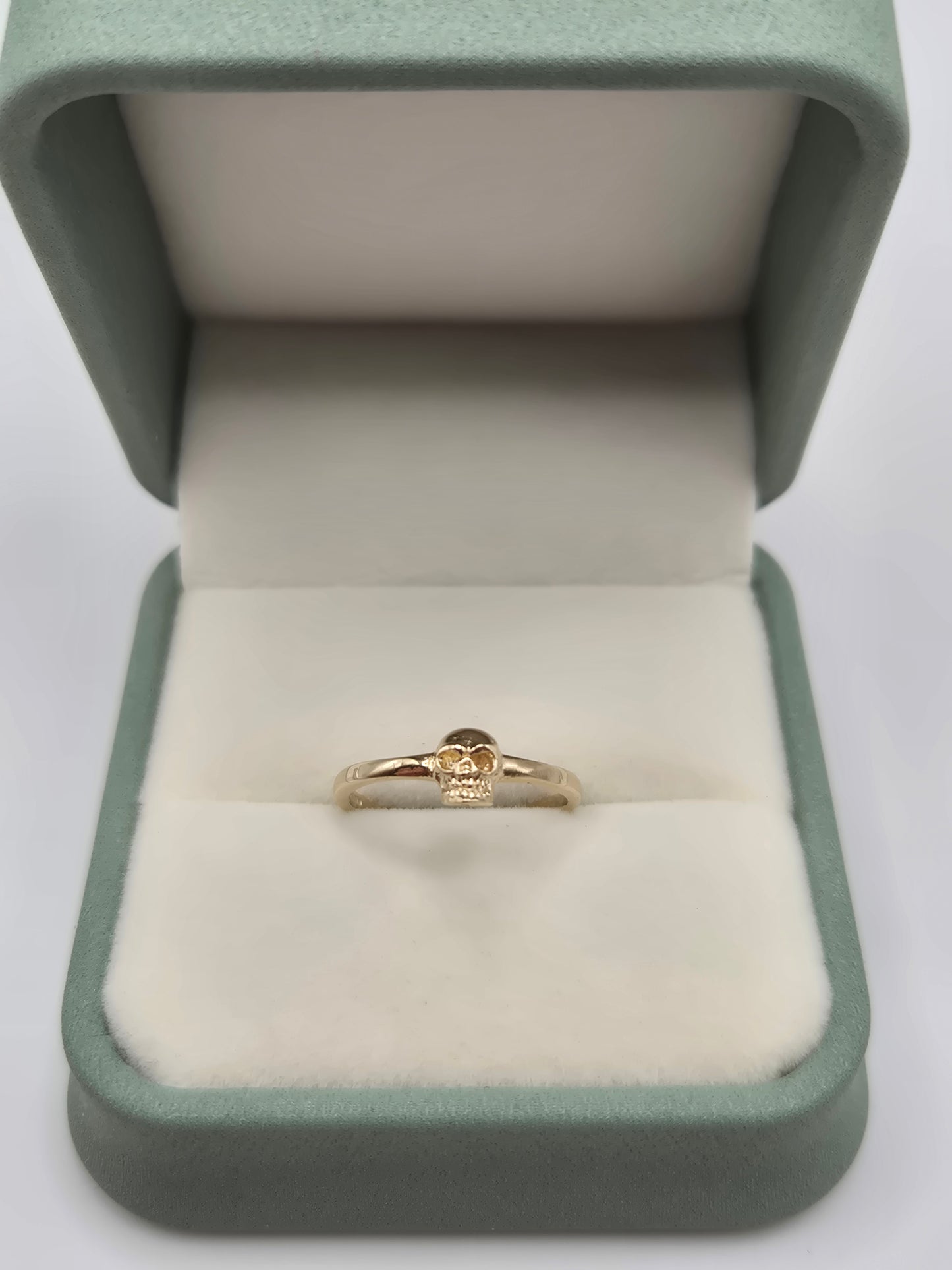 9ct gold skull ring
