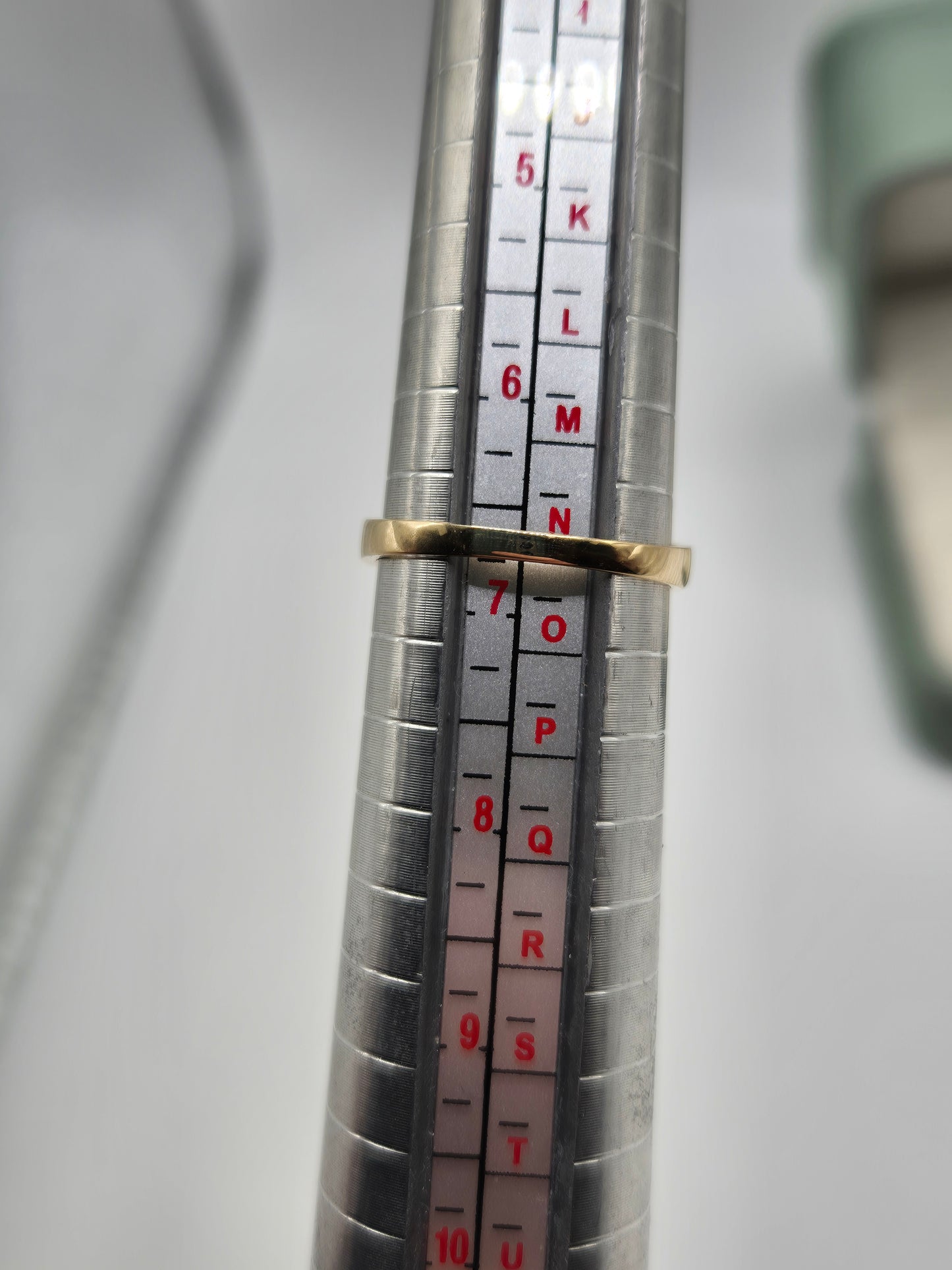 9ct gold peridot and diamond ring