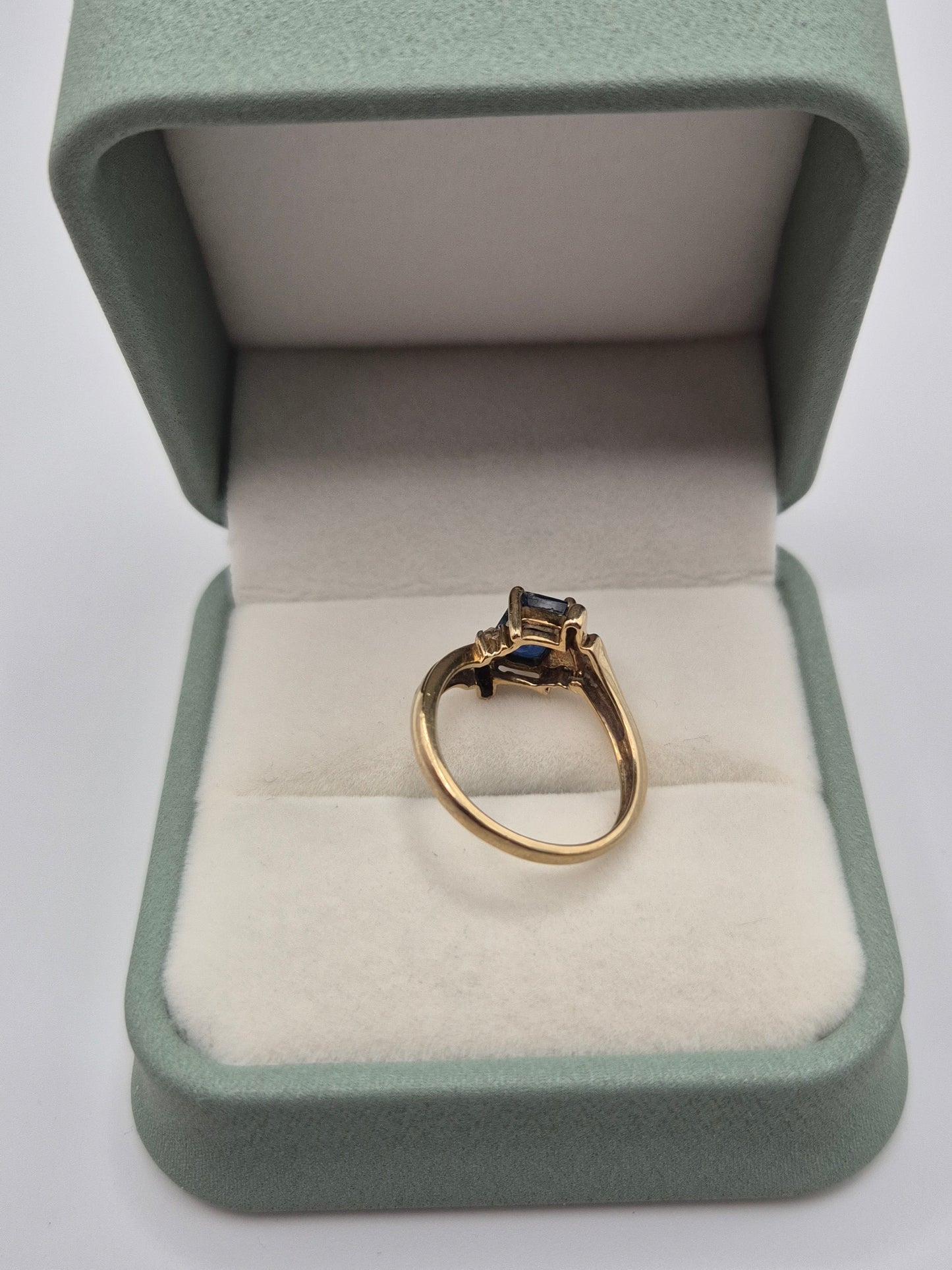 9ct gold sapphire and cz ring
