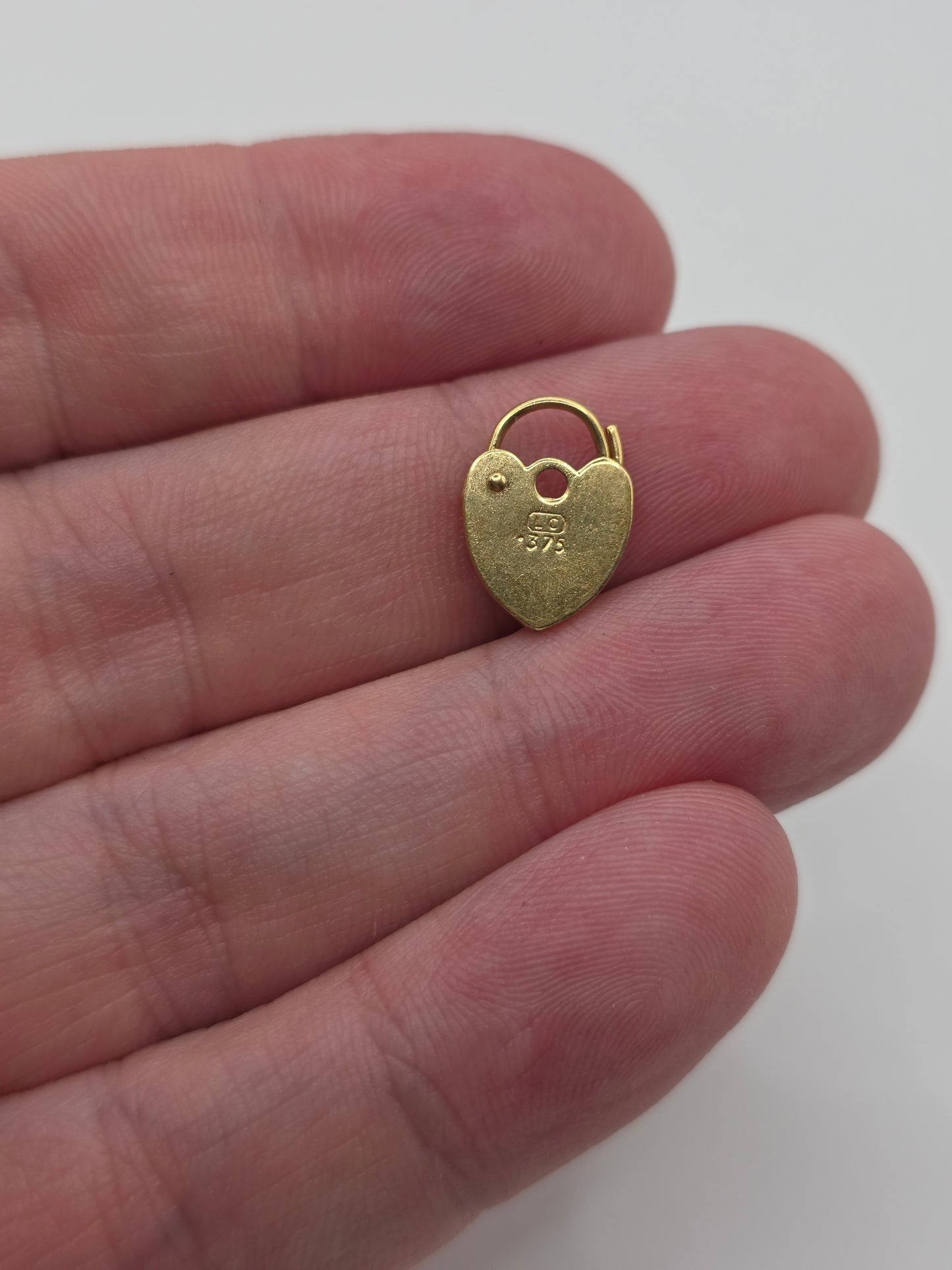 9ct gold padlock 69