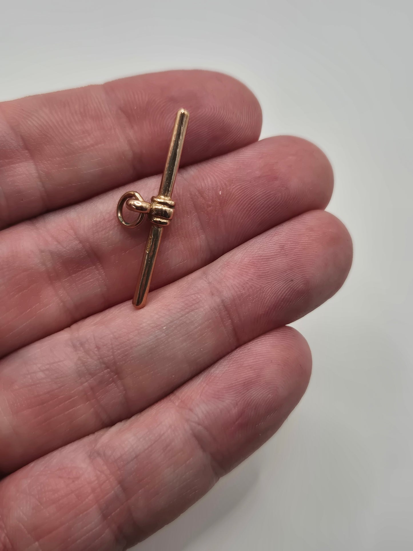 9ct rose gold T-Bar pendant