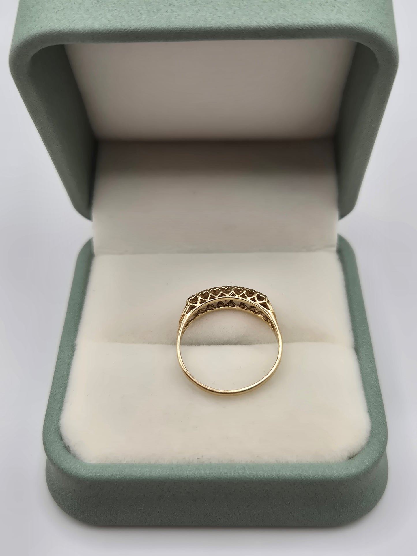 9ct gold sapphire and diamond ring