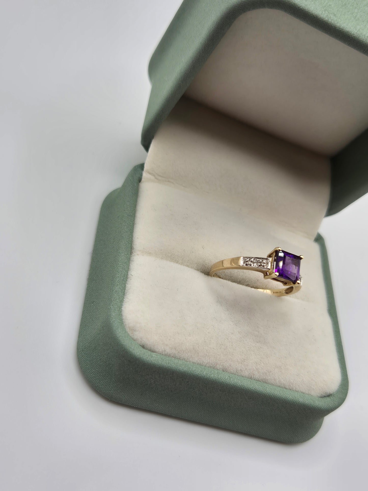 9ct gold amethyst and diamond ring
