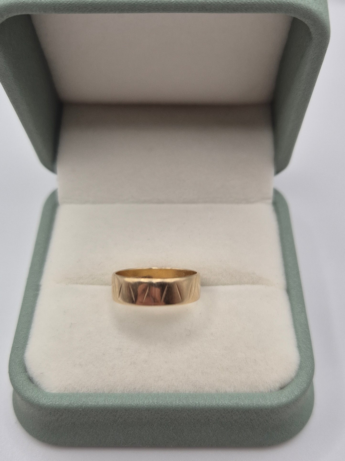 9ct gold engraved band ring