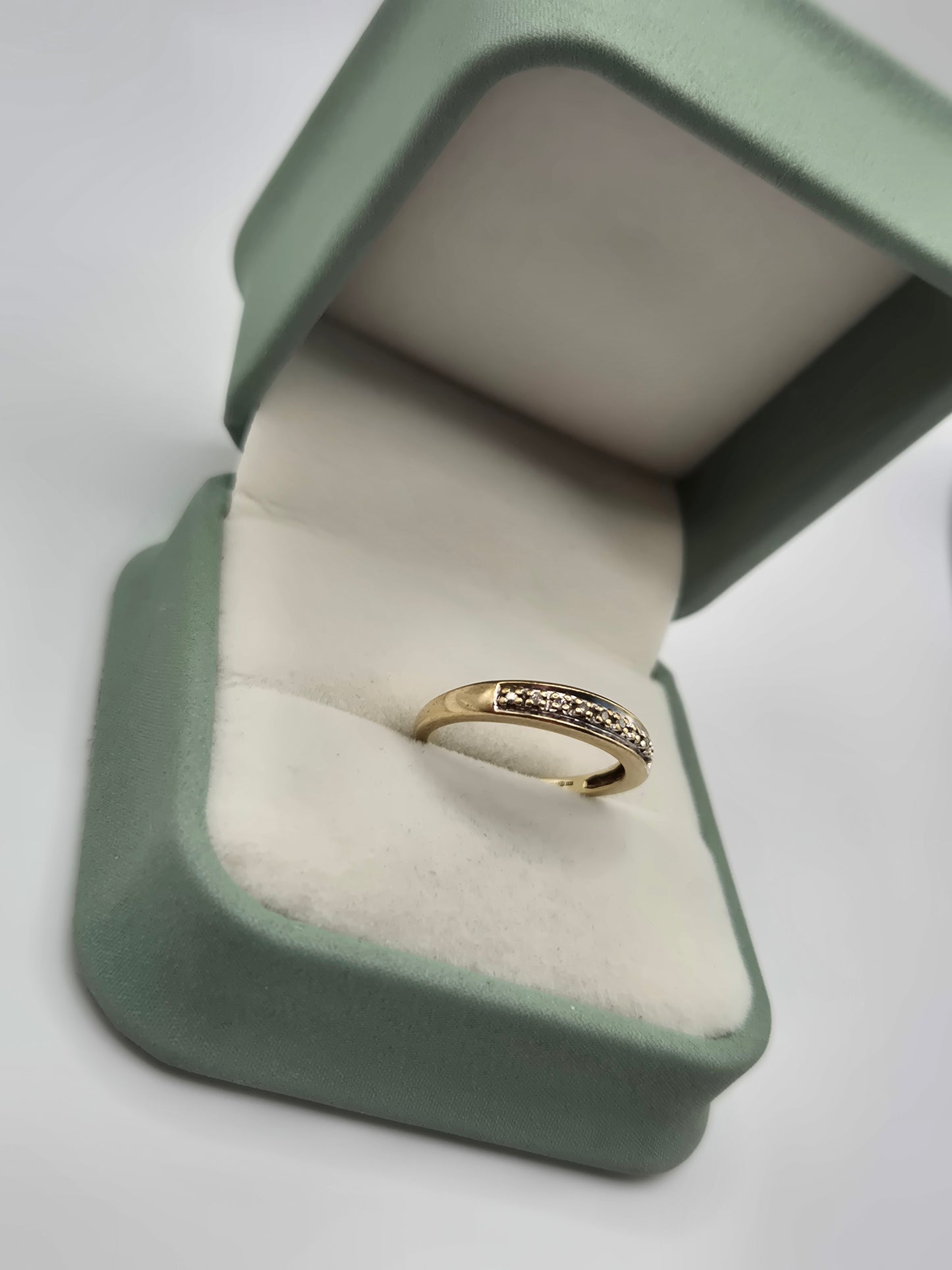 9ct gold diamond ring