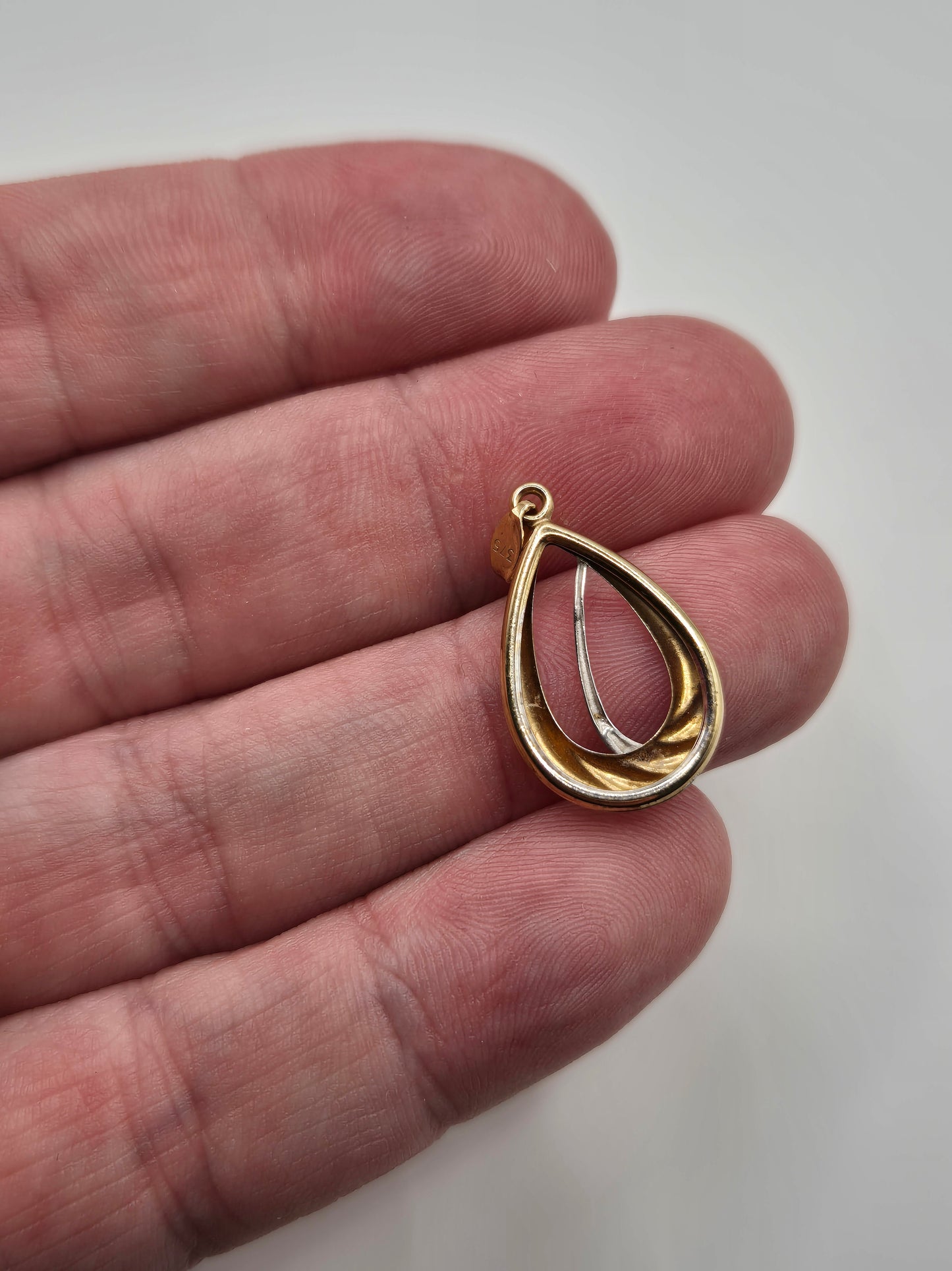 9ct gold diamond pendant