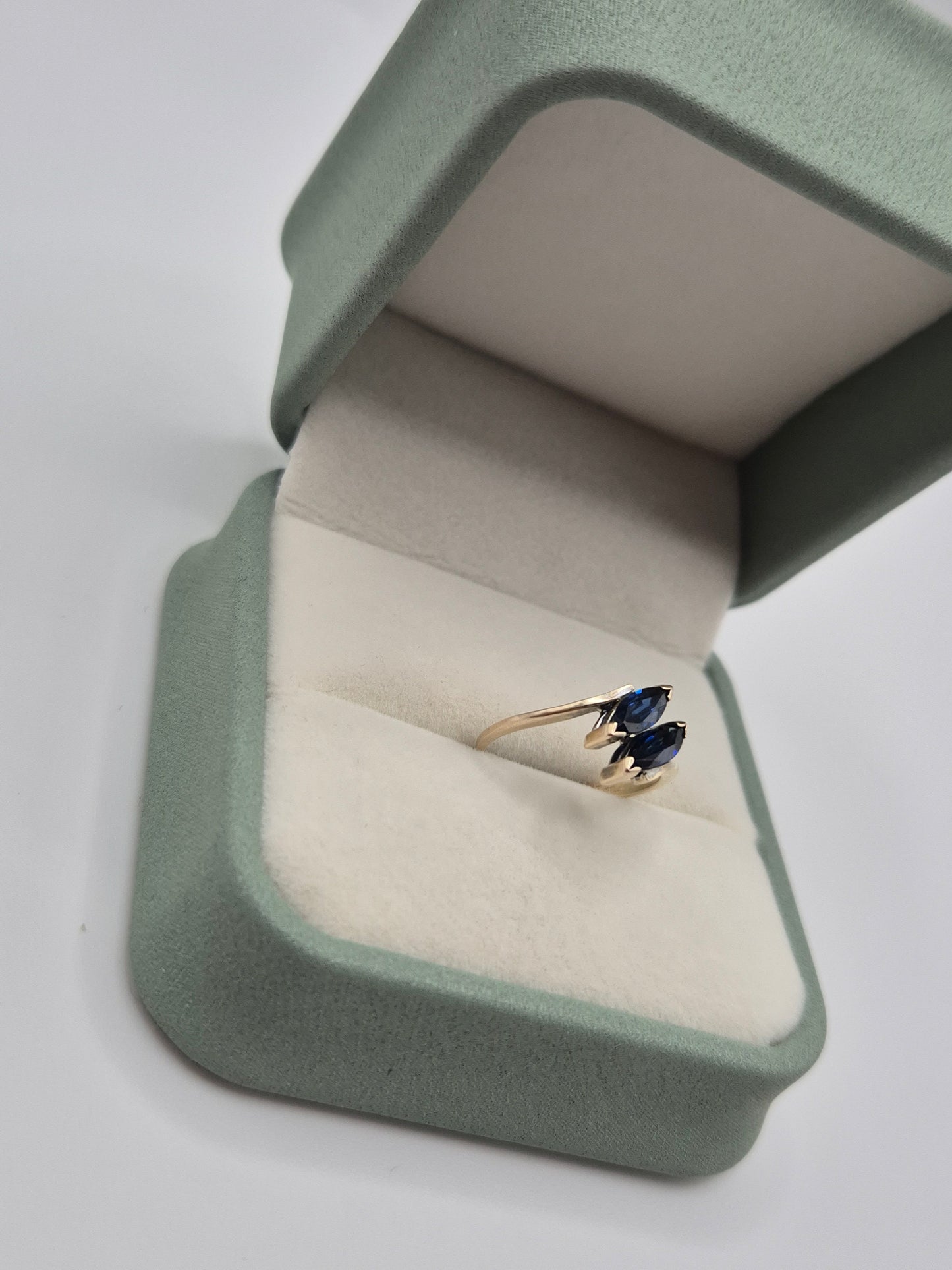 9ct gold sapphire ring