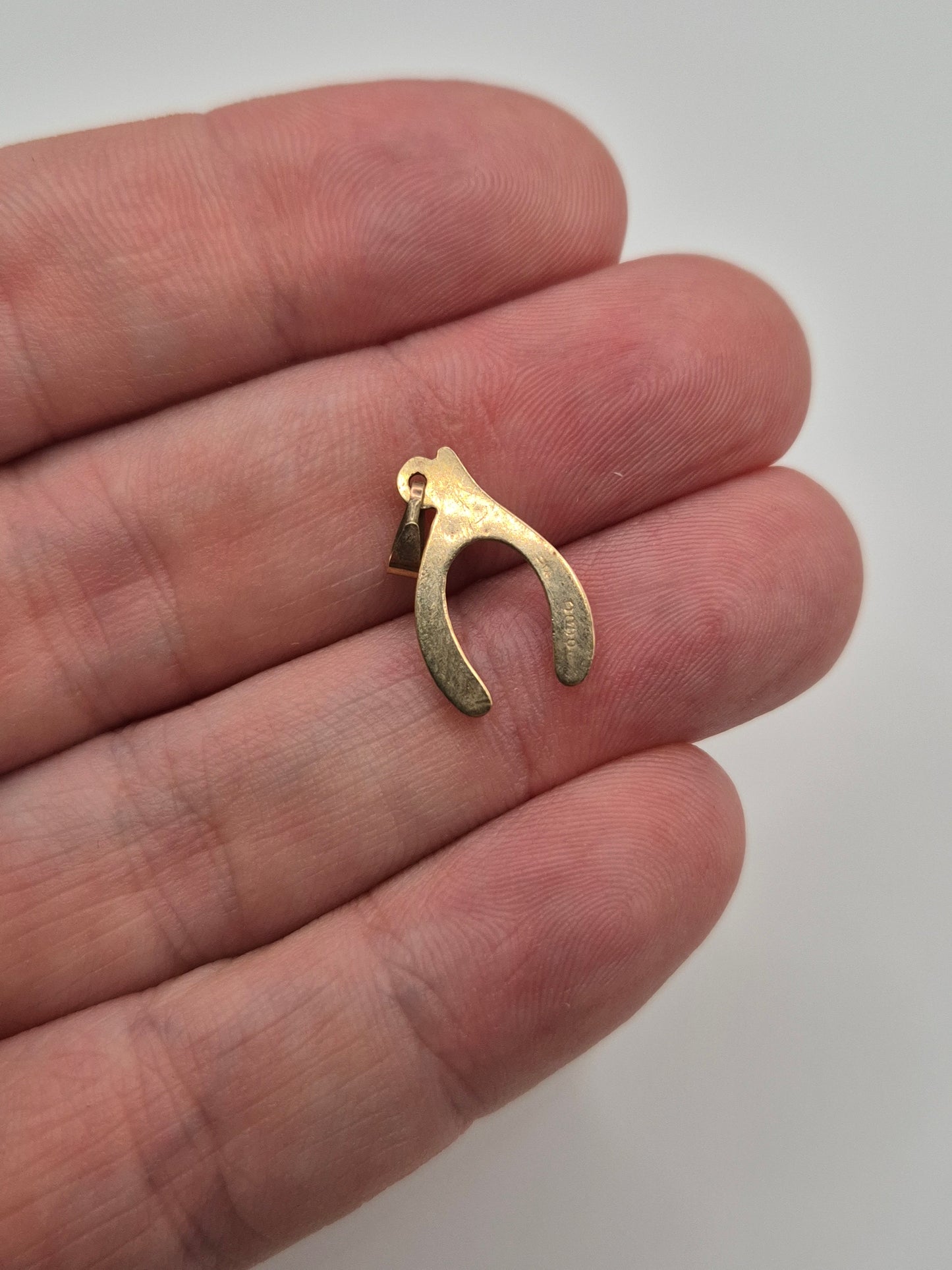 9ct gold wishbone charm