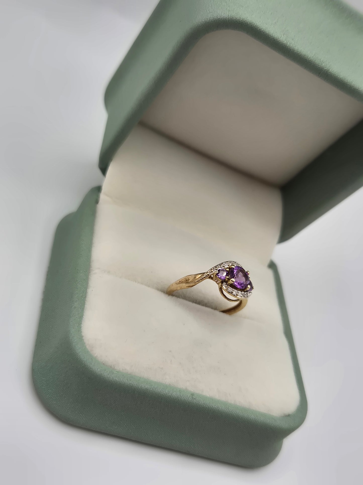 9ct gold amethyst and diamond ring