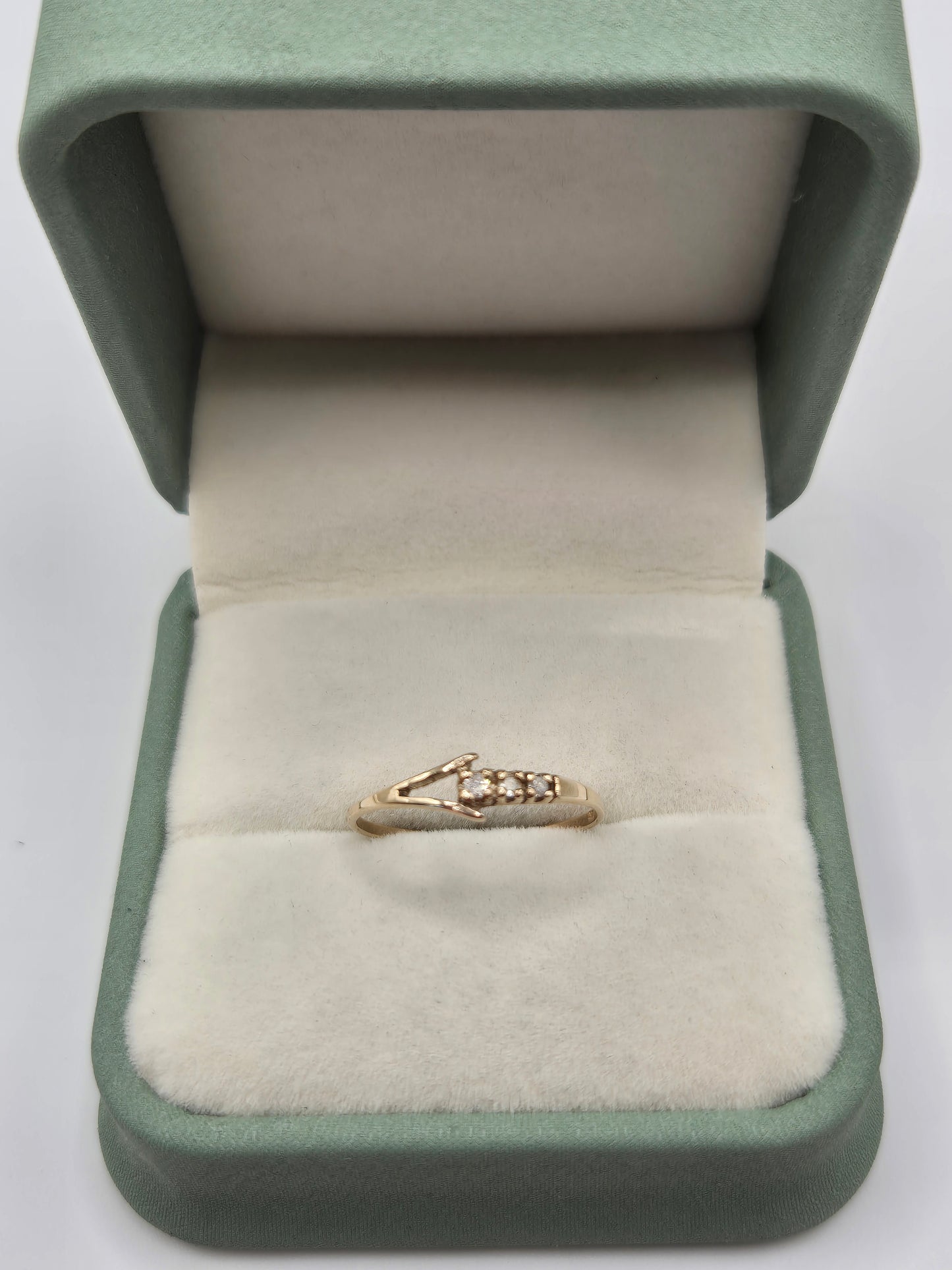 9ct gold diamond ring