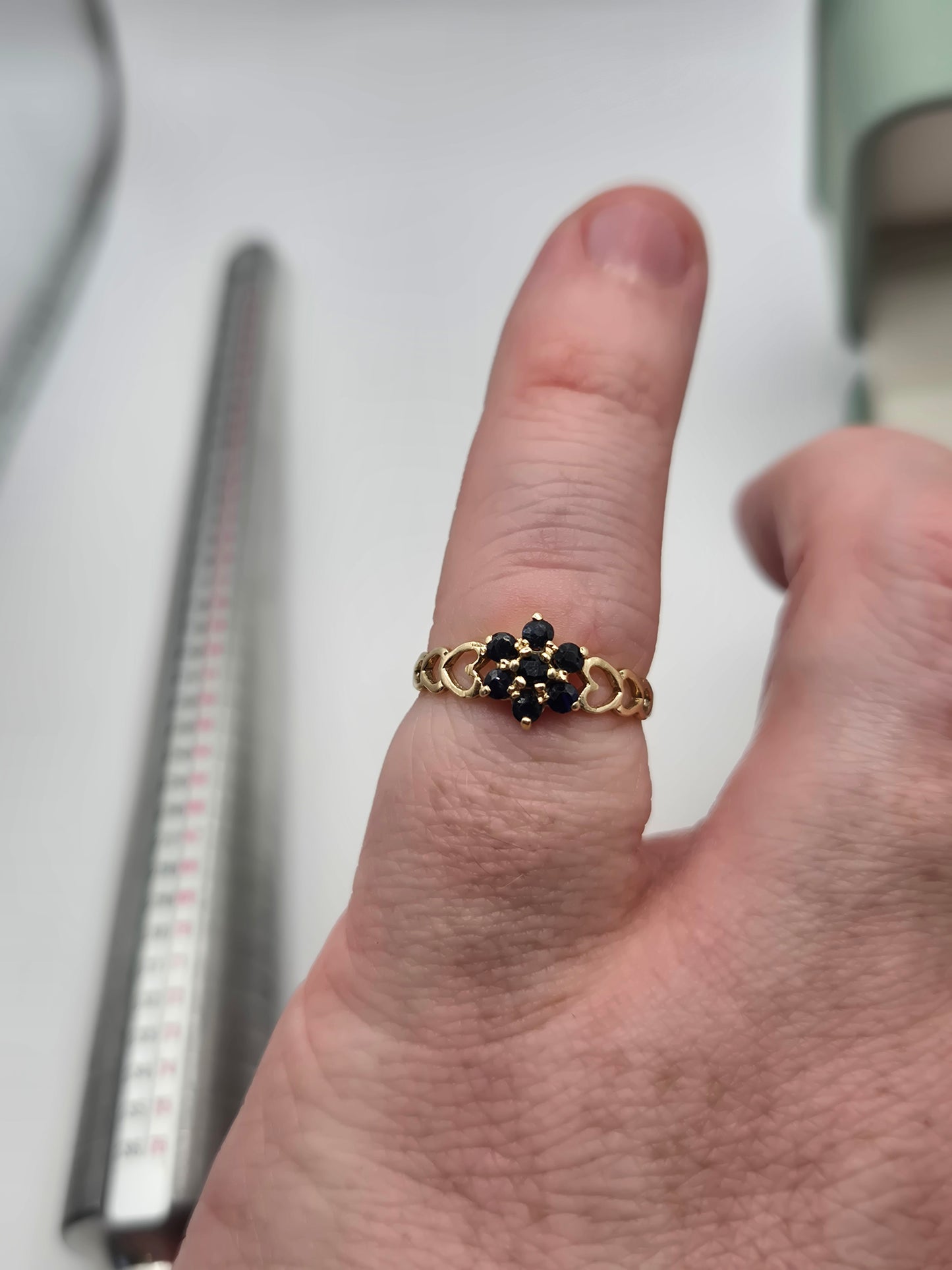9ct gold sapphire ring