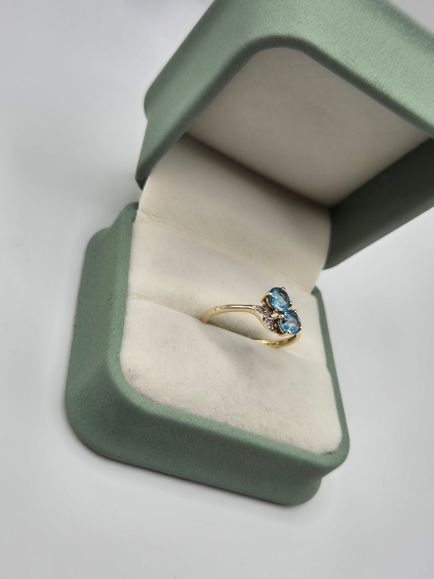 9ct gold topaz and diamond ring