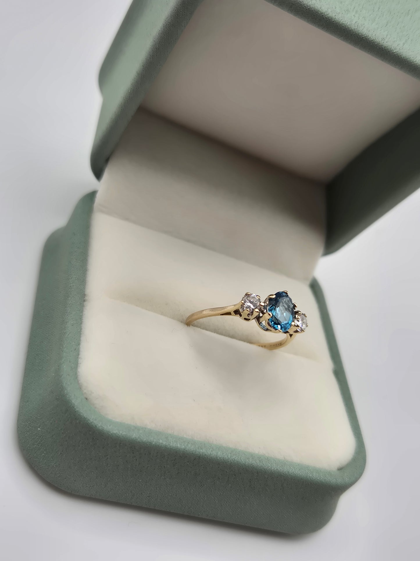 9ct gold topaz and cz ring