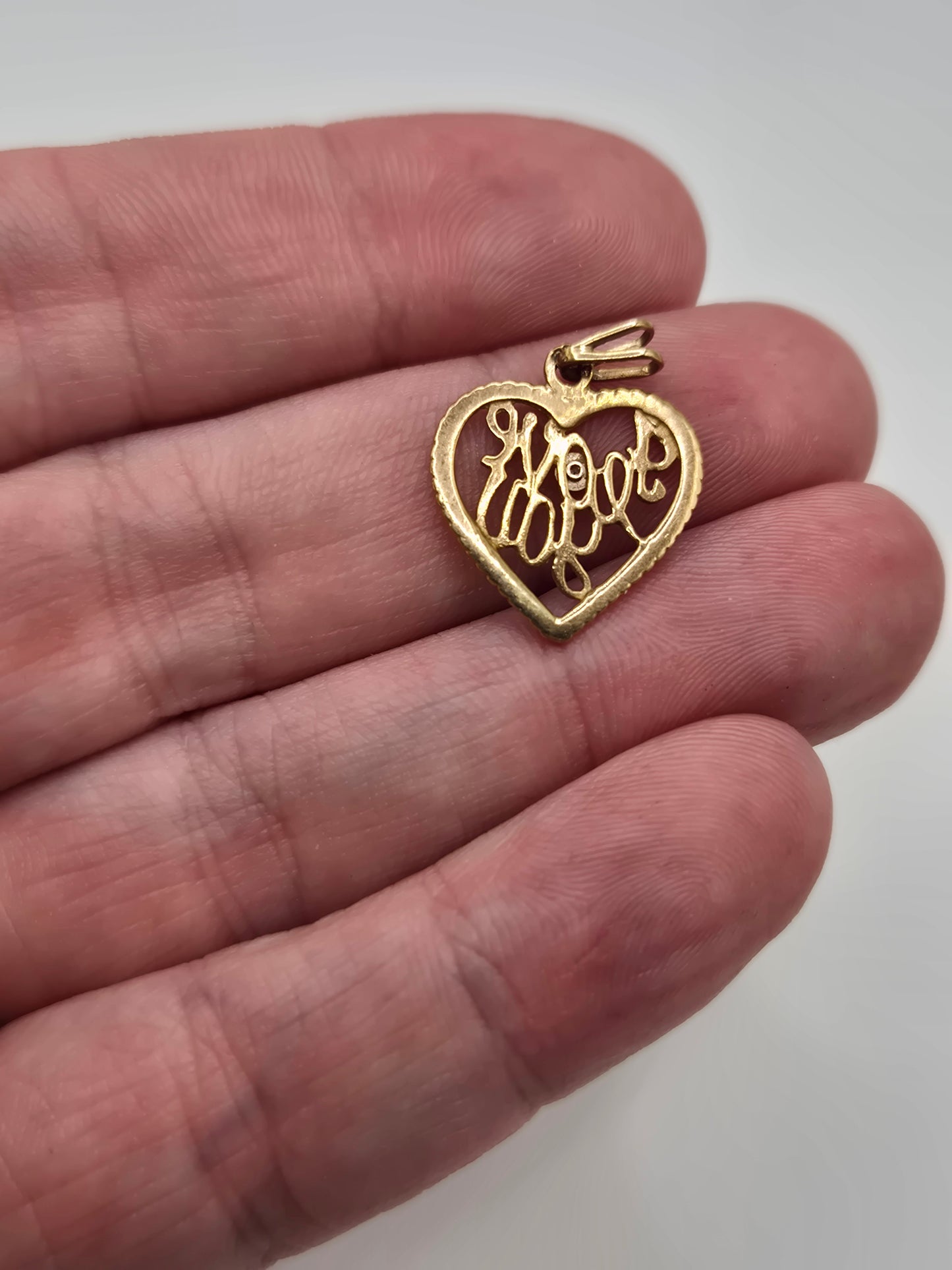 9ct gold "i love you" pendant