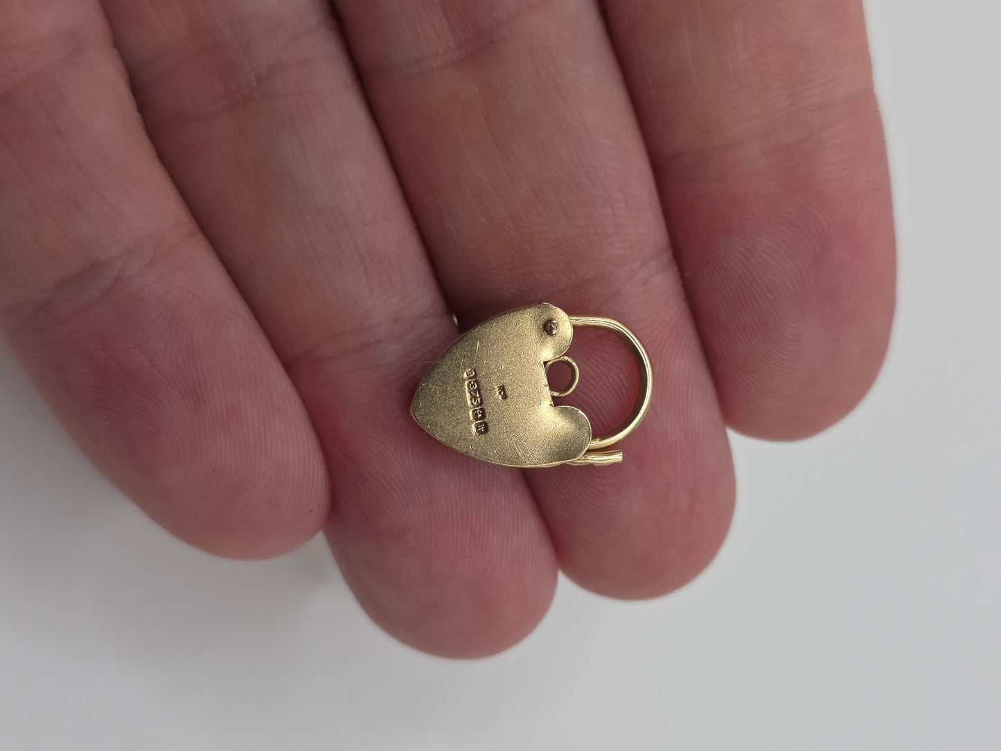 9ct gold padlock 44