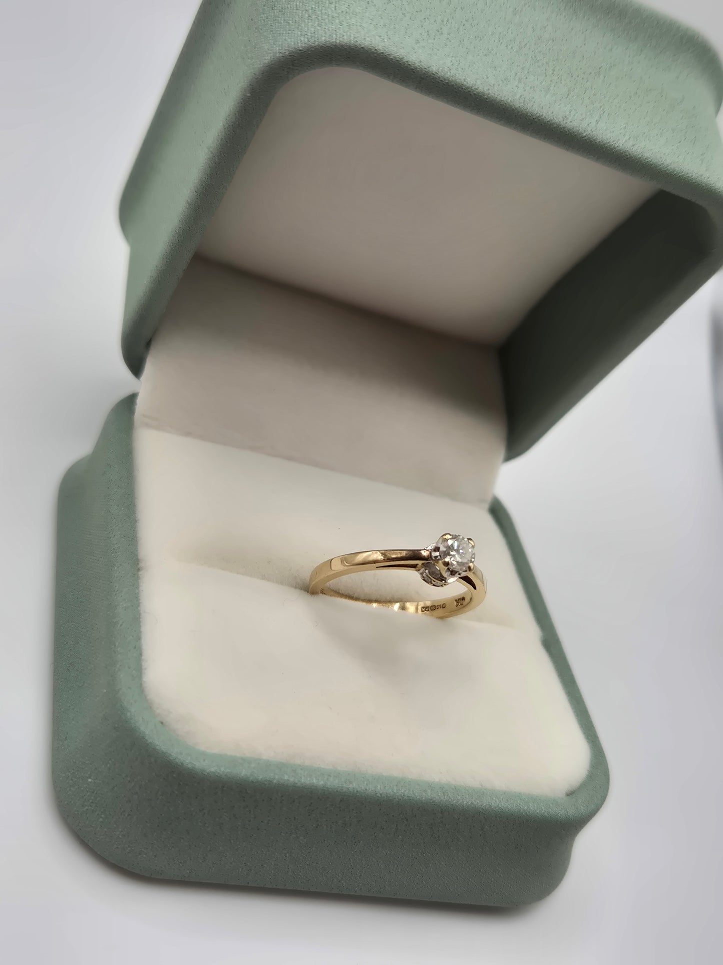 9ct gold 25 point diamond ring