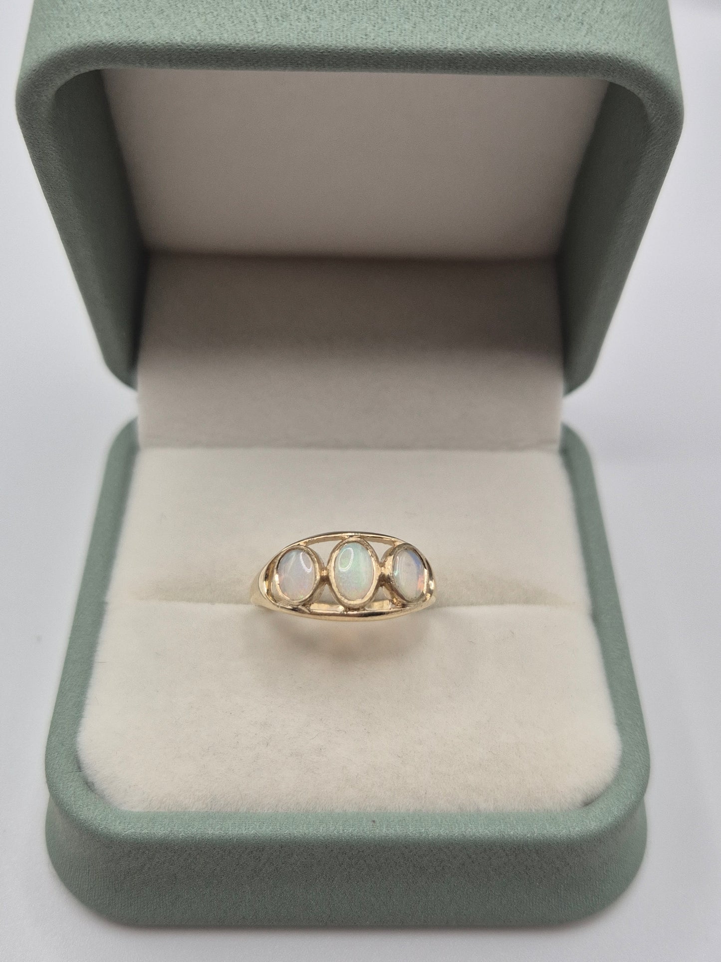 9ct gold opal ring