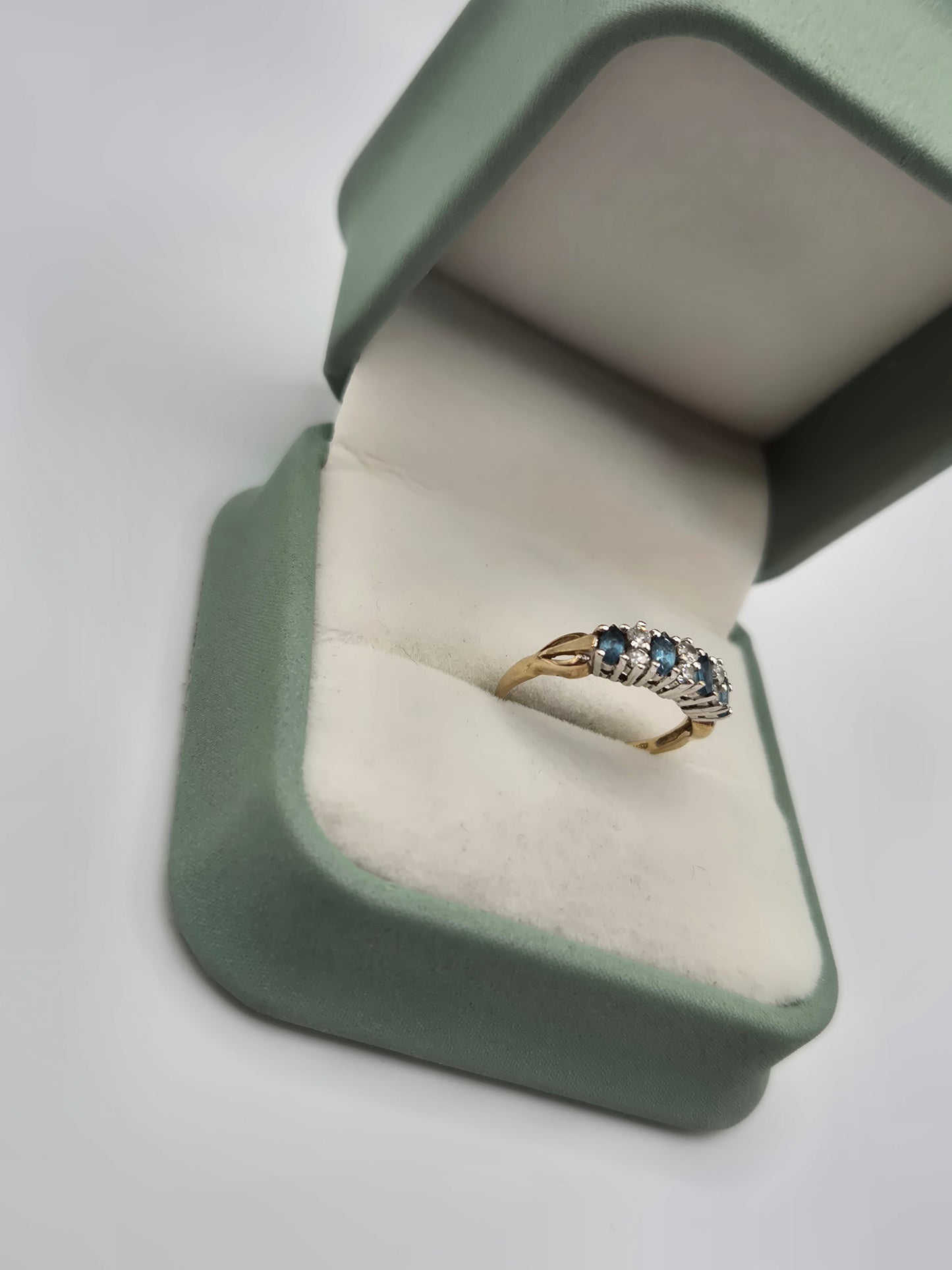 9ct gold topaz and cz ring