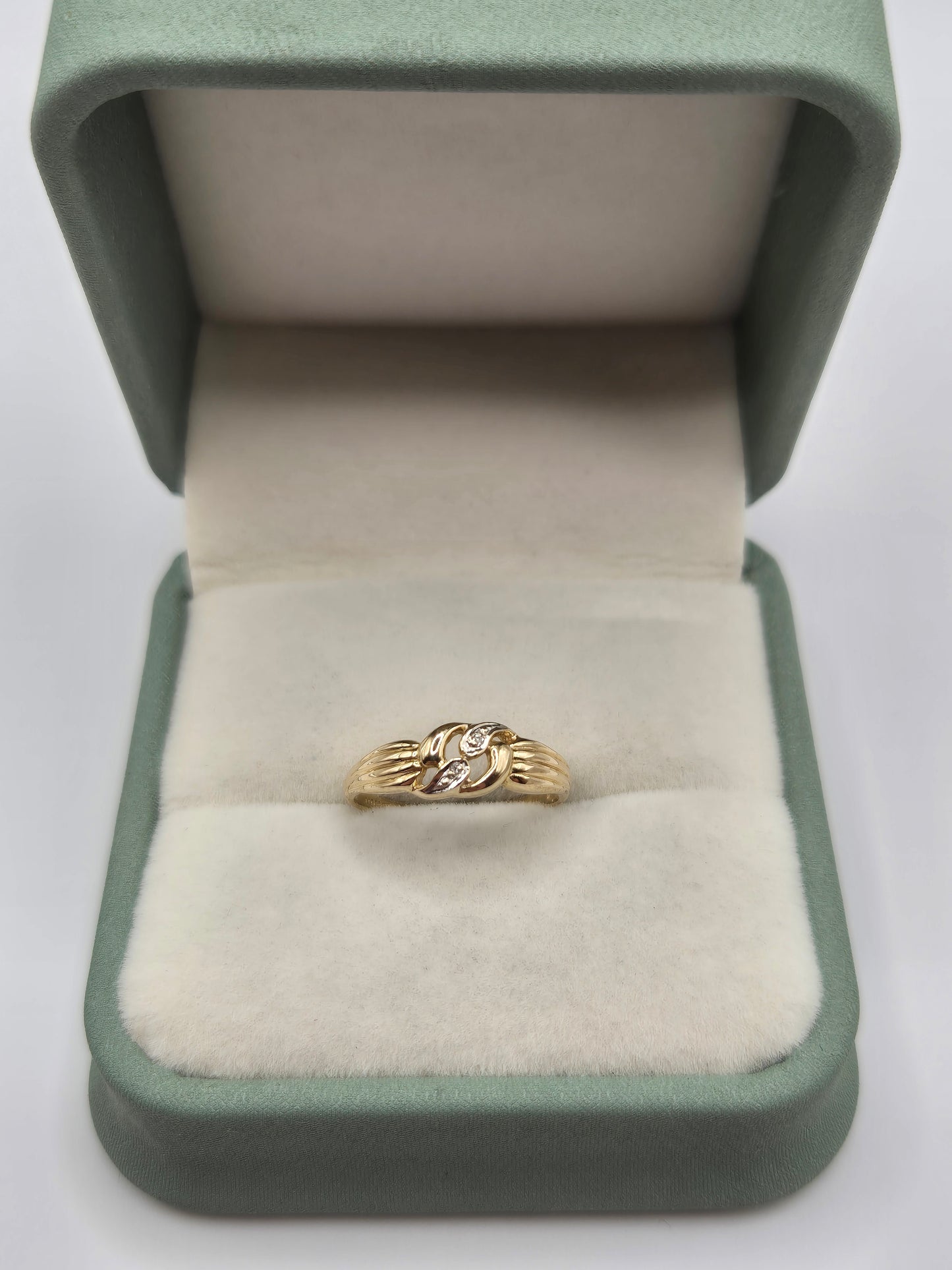 9ct gold diamond ring