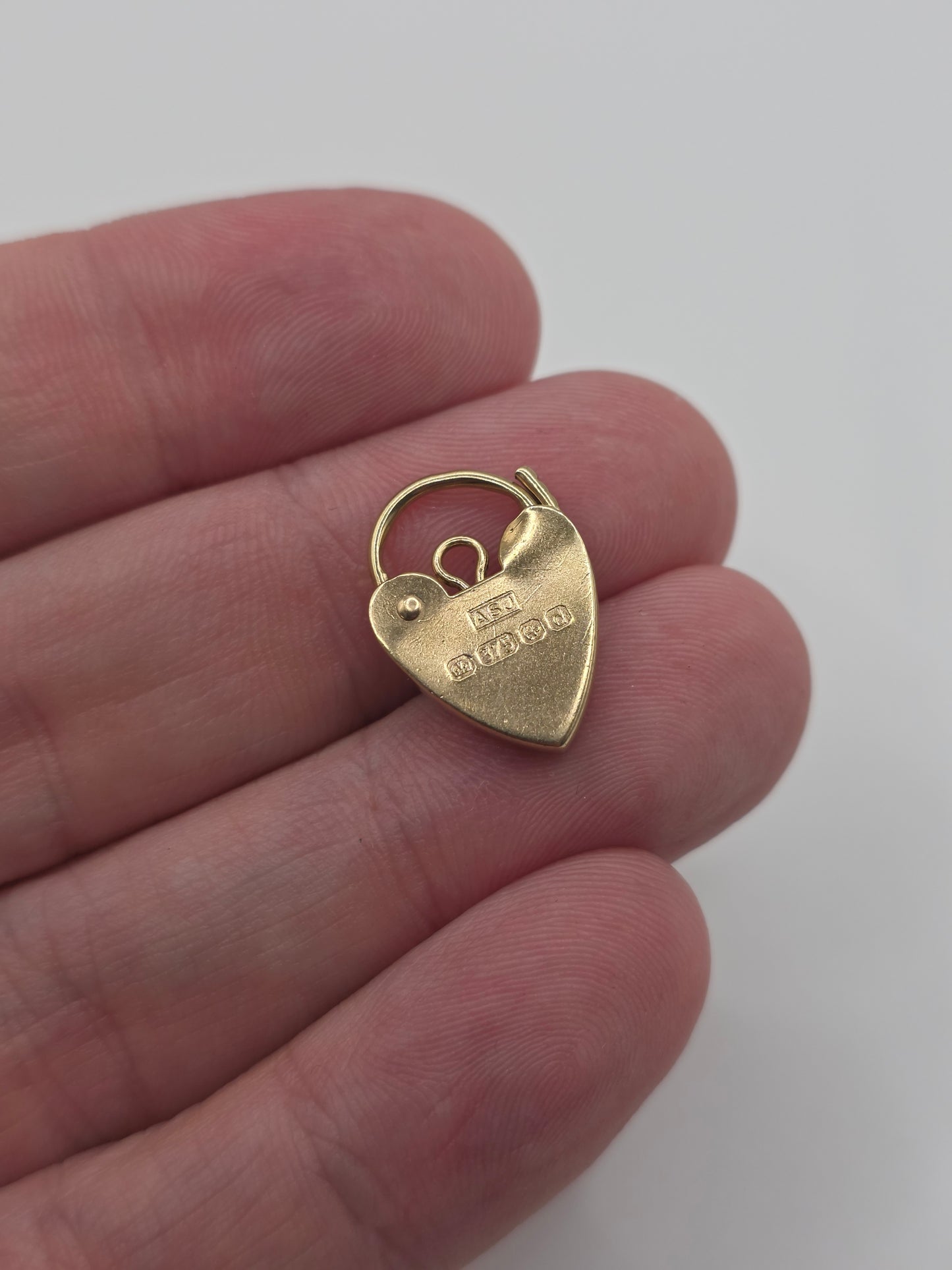 9ct gold padlock 8