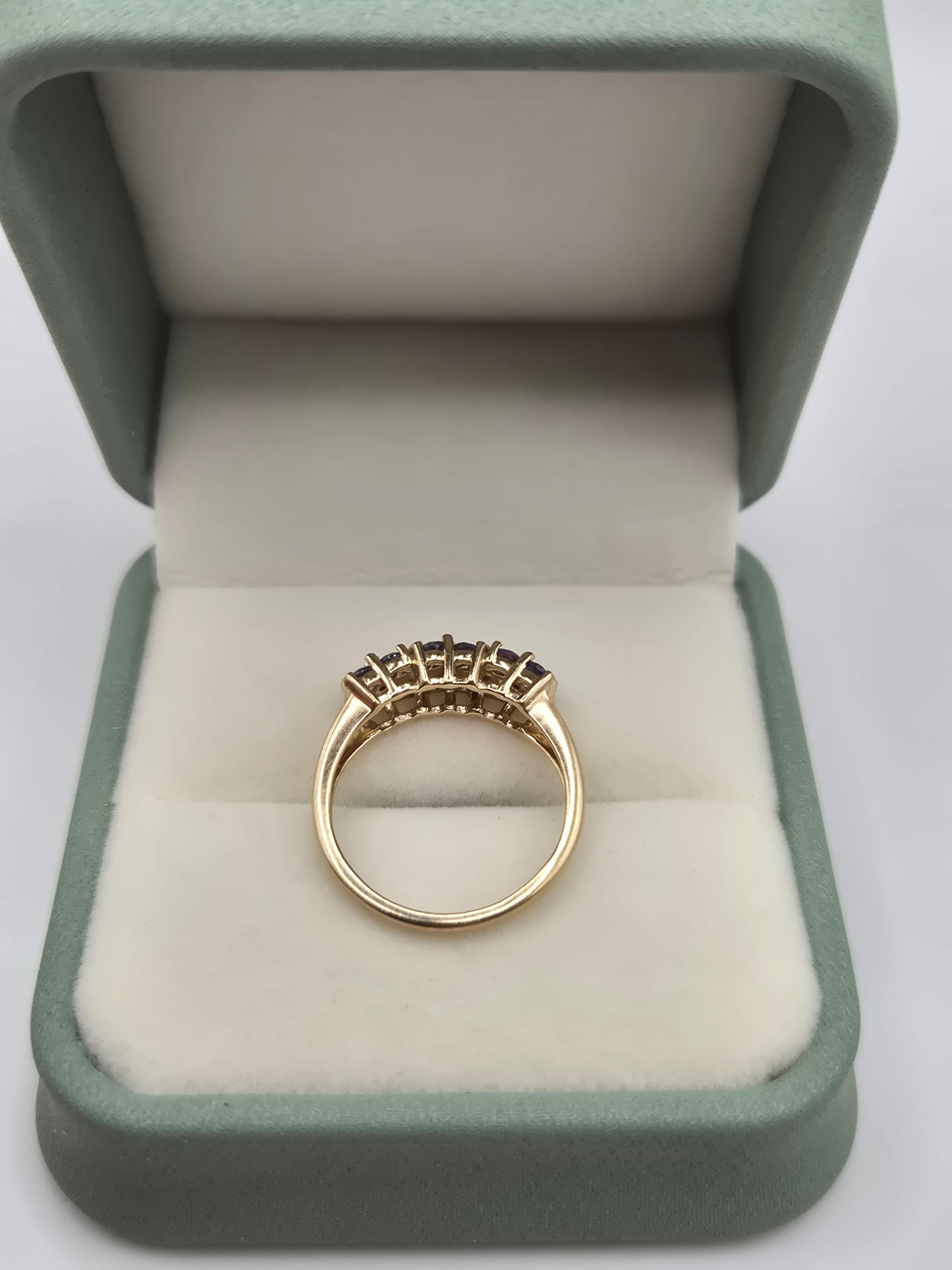 9ct gold tanzanite and diamond ring